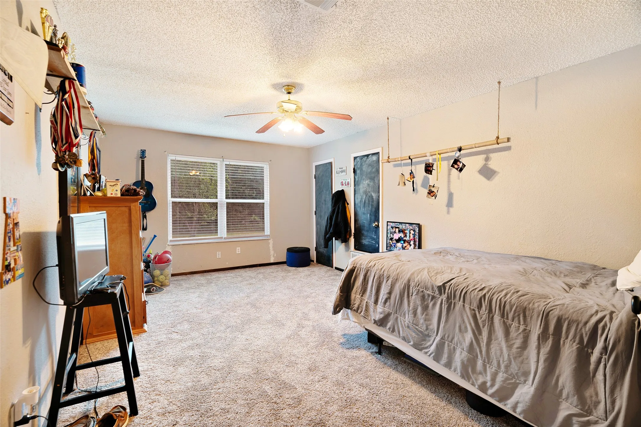 Single Family Residence For Sale in Lamar County , 1965 County Road 44250, Powderly, Texas 75473, 3 Bedroom, 2 Bathroom, Garage spaces, 1,600 Sqft, built in 1984, mls#21381122, Real Estate Agent in Powderly, Homes For Sale in Lamar county, Homes For Sale in Powderly, Realtor in Powderly Texas, Real Estate Brokerage Independent Realty Texas, Luminita Cordes Realtor