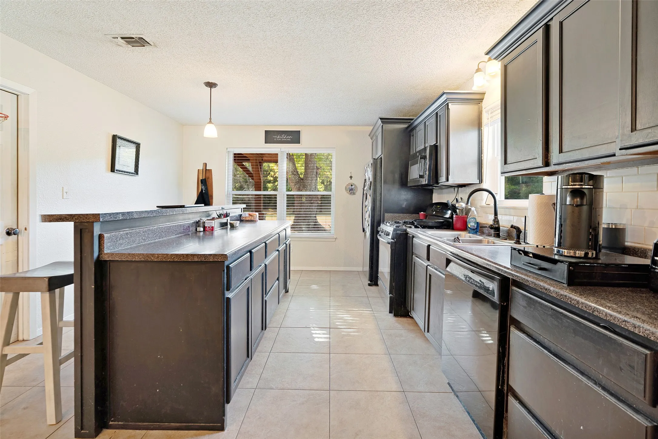 Single Family Residence For Sale in Lamar County , 1965 County Road 44250, Powderly, Texas 75473, 3 Bedroom, 2 Bathroom, Garage spaces, 1,600 Sqft, built in 1984, mls#21381122, Real Estate Agent in Powderly, Homes For Sale in Lamar county, Homes For Sale in Powderly, Realtor in Powderly Texas, Real Estate Brokerage Independent Realty Texas, Luminita Cordes Realtor