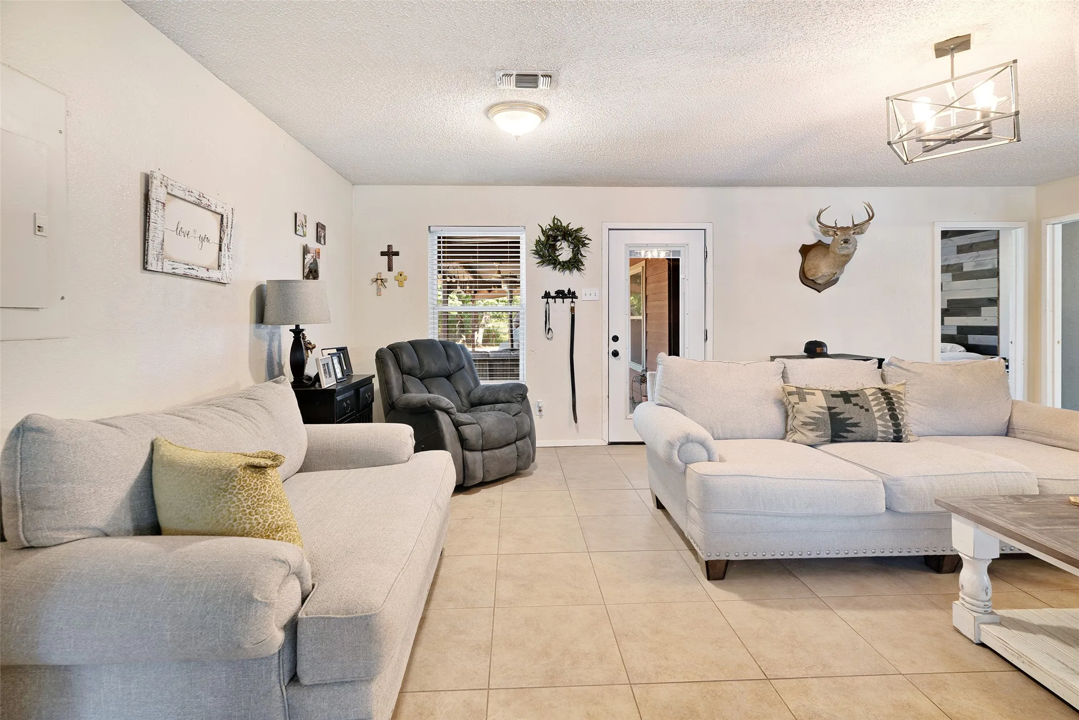 Single Family Residence For Sale in Lamar County , 1965 County Road 44250, Powderly, Texas 75473, 3 Bedroom, 2 Bathroom, Garage spaces, 1,600 Sqft, built in 1984, mls#21381122, Real Estate Agent in Powderly, Homes For Sale in Lamar county, Homes For Sale in Powderly, Realtor in Powderly Texas, Real Estate Brokerage Independent Realty Texas, Luminita Cordes Realtor