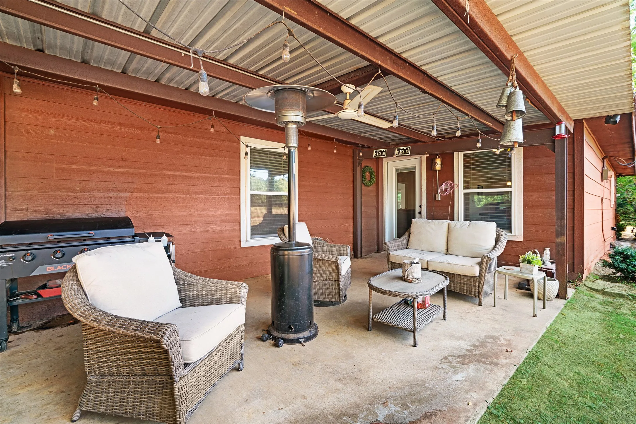 Single Family Residence For Sale in Lamar County , 1965 County Road 44250, Powderly, Texas 75473, 3 Bedroom, 2 Bathroom, Garage spaces, 1,600 Sqft, built in 1984, mls#21381122, Real Estate Agent in Powderly, Homes For Sale in Lamar county, Homes For Sale in Powderly, Realtor in Powderly Texas, Real Estate Brokerage Independent Realty Texas, Luminita Cordes Realtor