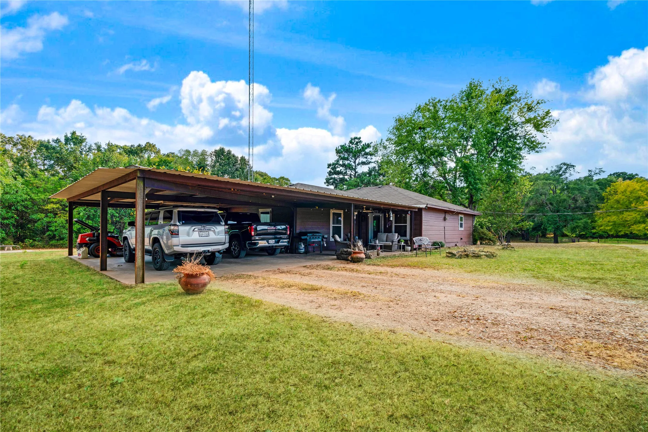 Single Family Residence For Sale in Lamar County , 1965 County Road 44250, Powderly, Texas 75473, 3 Bedroom, 2 Bathroom, Garage spaces, 1,600 Sqft, built in 1984, mls#21381122, Real Estate Agent in Powderly, Homes For Sale in Lamar county, Homes For Sale in Powderly, Realtor in Powderly Texas, Real Estate Brokerage Independent Realty Texas, Luminita Cordes Realtor