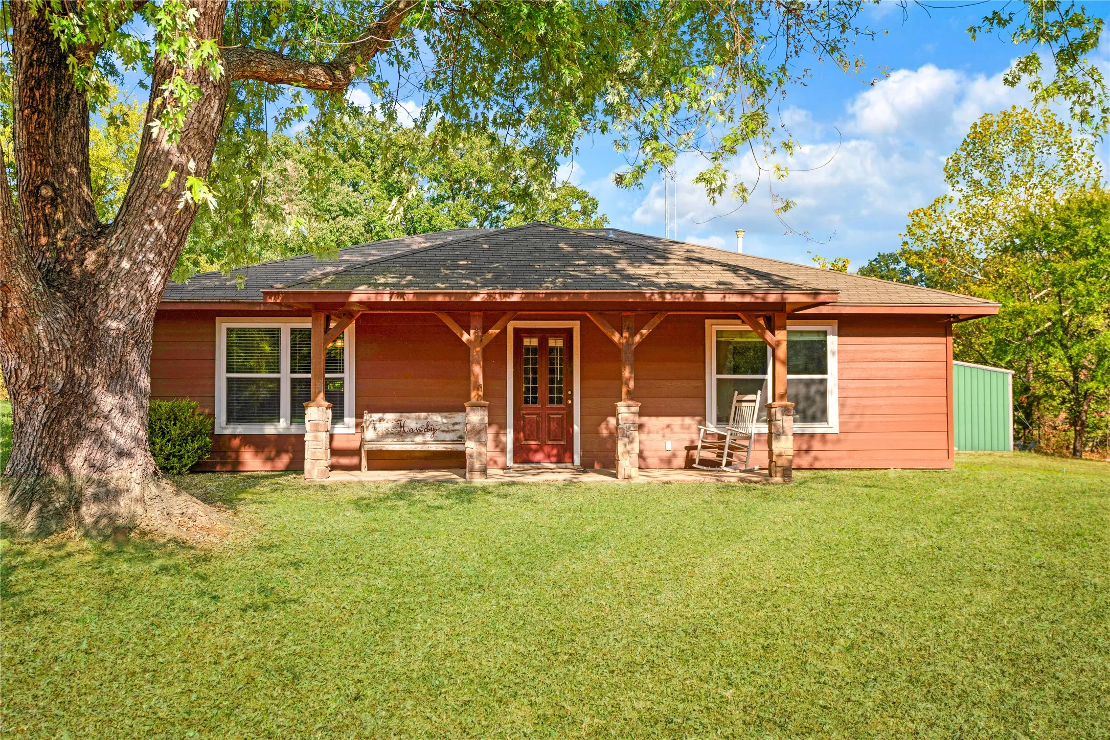 Single Family Residence For Sale in Lamar County , 1965 County Road 44250, Powderly, Texas 75473, 3 Bedroom, 2 Bathroom, Garage spaces, 1,600 Sqft, built in 1984, mls#21381122, Real Estate Agent in Powderly, Homes For Sale in Lamar county, Homes For Sale in Powderly, Realtor in Powderly Texas, Real Estate Brokerage Independent Realty Texas, Luminita Cordes Realtor