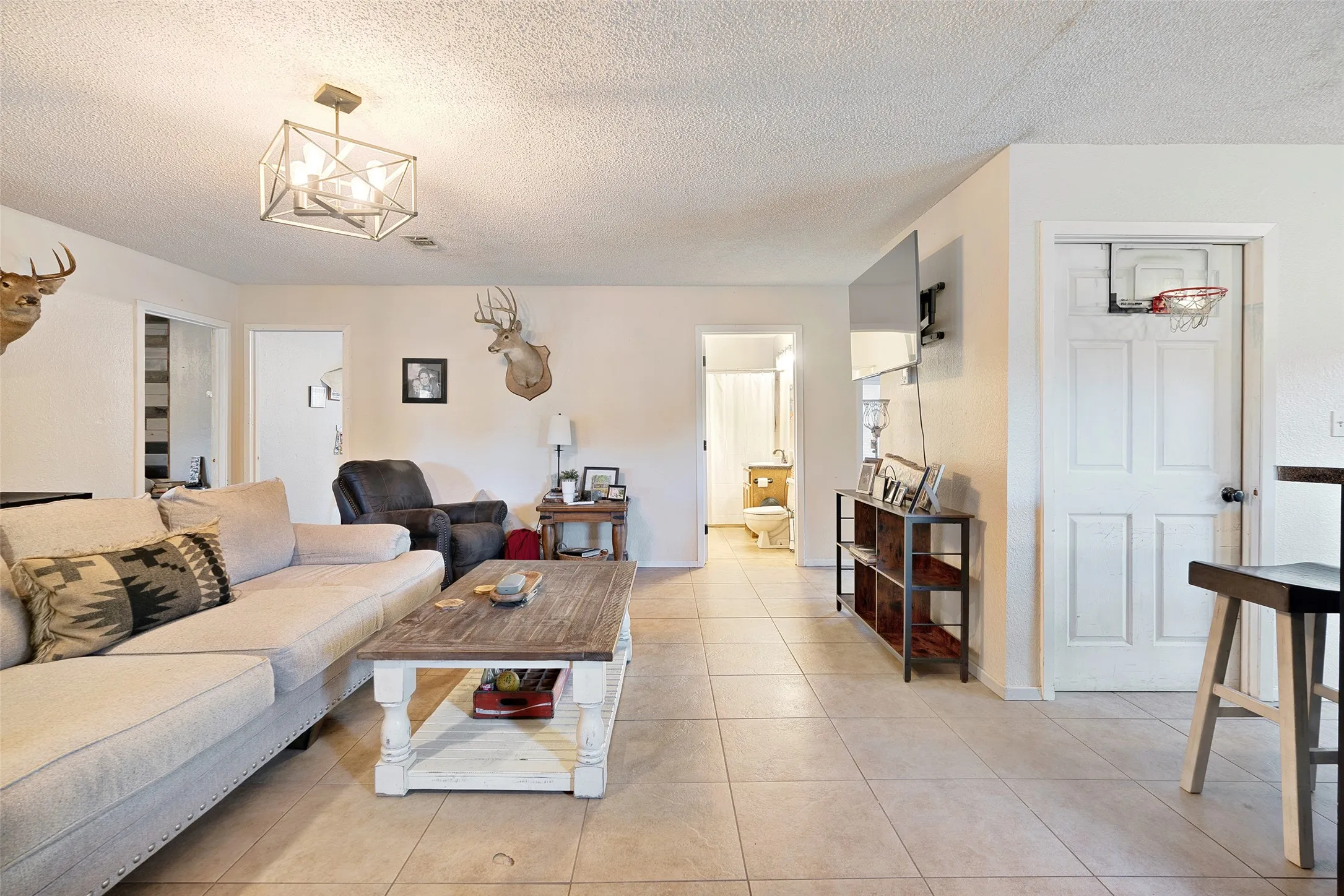 Single Family Residence For Sale in Lamar County , 1965 County Road 44250, Powderly, Texas 75473, 3 Bedroom, 2 Bathroom, Garage spaces, 1,600 Sqft, built in 1984, mls#21381122, Real Estate Agent in Powderly, Homes For Sale in Lamar county, Homes For Sale in Powderly, Realtor in Powderly Texas, Real Estate Brokerage Independent Realty Texas, Luminita Cordes Realtor