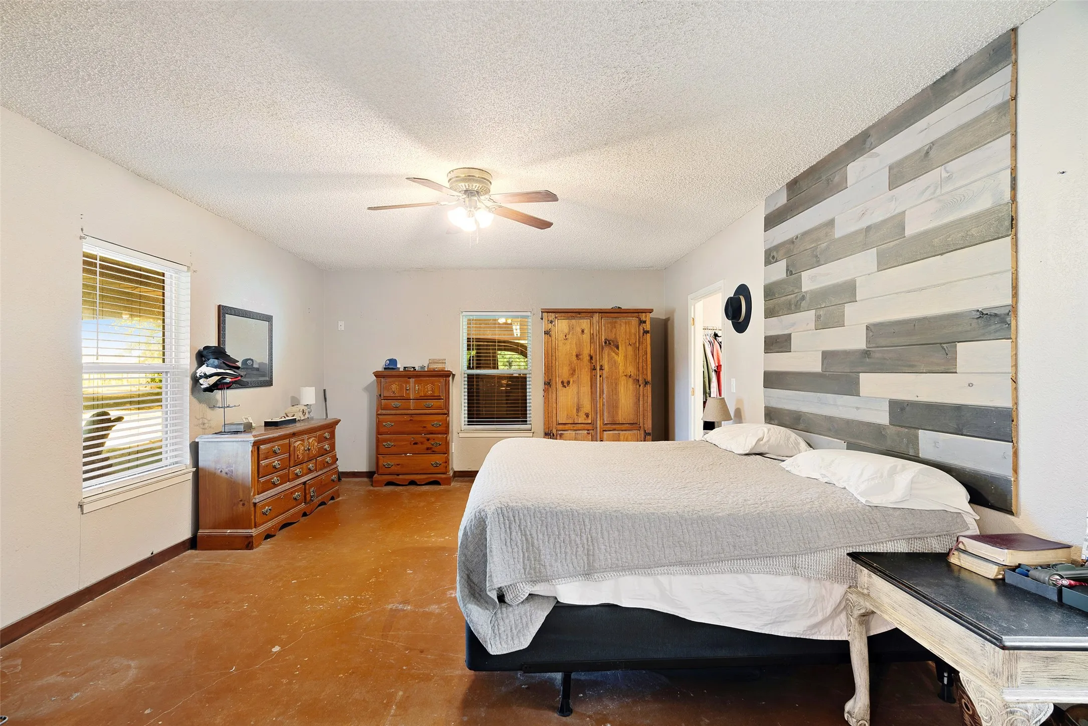 Single Family Residence For Sale in Lamar County , 1965 County Road 44250, Powderly, Texas 75473, 3 Bedroom, 2 Bathroom, Garage spaces, 1,600 Sqft, built in 1984, mls#21381122, Real Estate Agent in Powderly, Homes For Sale in Lamar county, Homes For Sale in Powderly, Realtor in Powderly Texas, Real Estate Brokerage Independent Realty Texas, Luminita Cordes Realtor