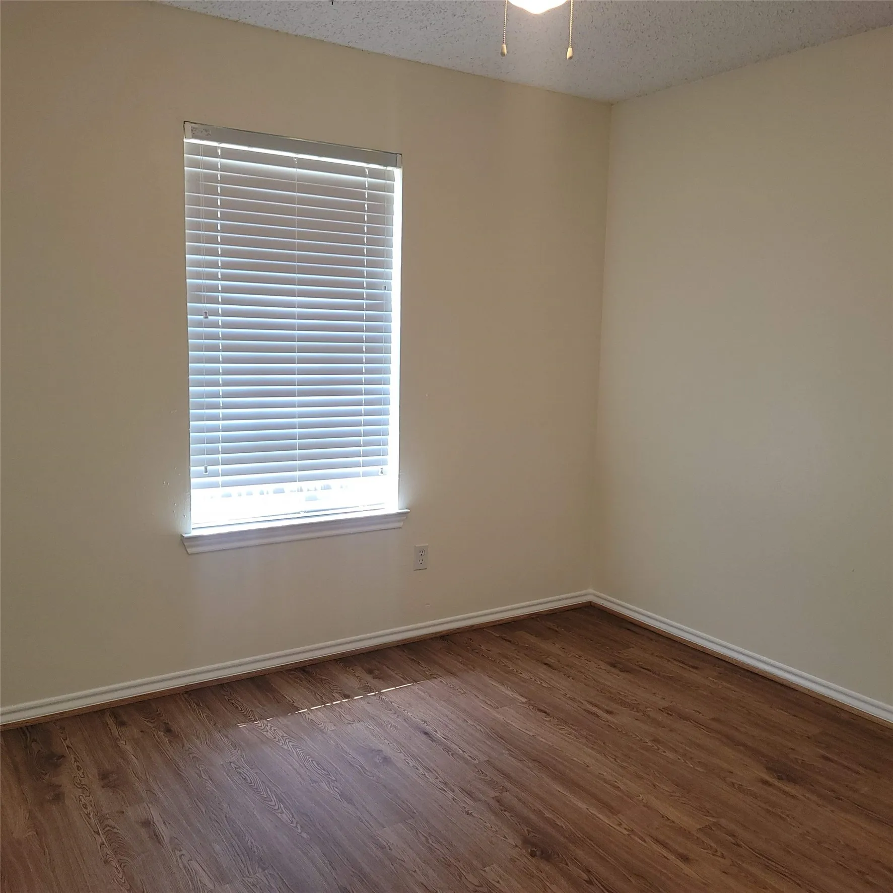 Single Family Residence For Rent in Ellis County , 615 Arleta Lane, Ennis, Texas 75119, 3 Bedroom, 2 Bathroom, 2 Garage spaces, 1,307 Sqft, built in 1981, mls#21383726, Real Estate Agent in Ennis, Homes For Rent in Ellis county, Homes For Rent in Ennis, Realtor in Ennis Texas, Real Estate Brokerage Independent Realty Texas, Luminita Cordes Realtor
