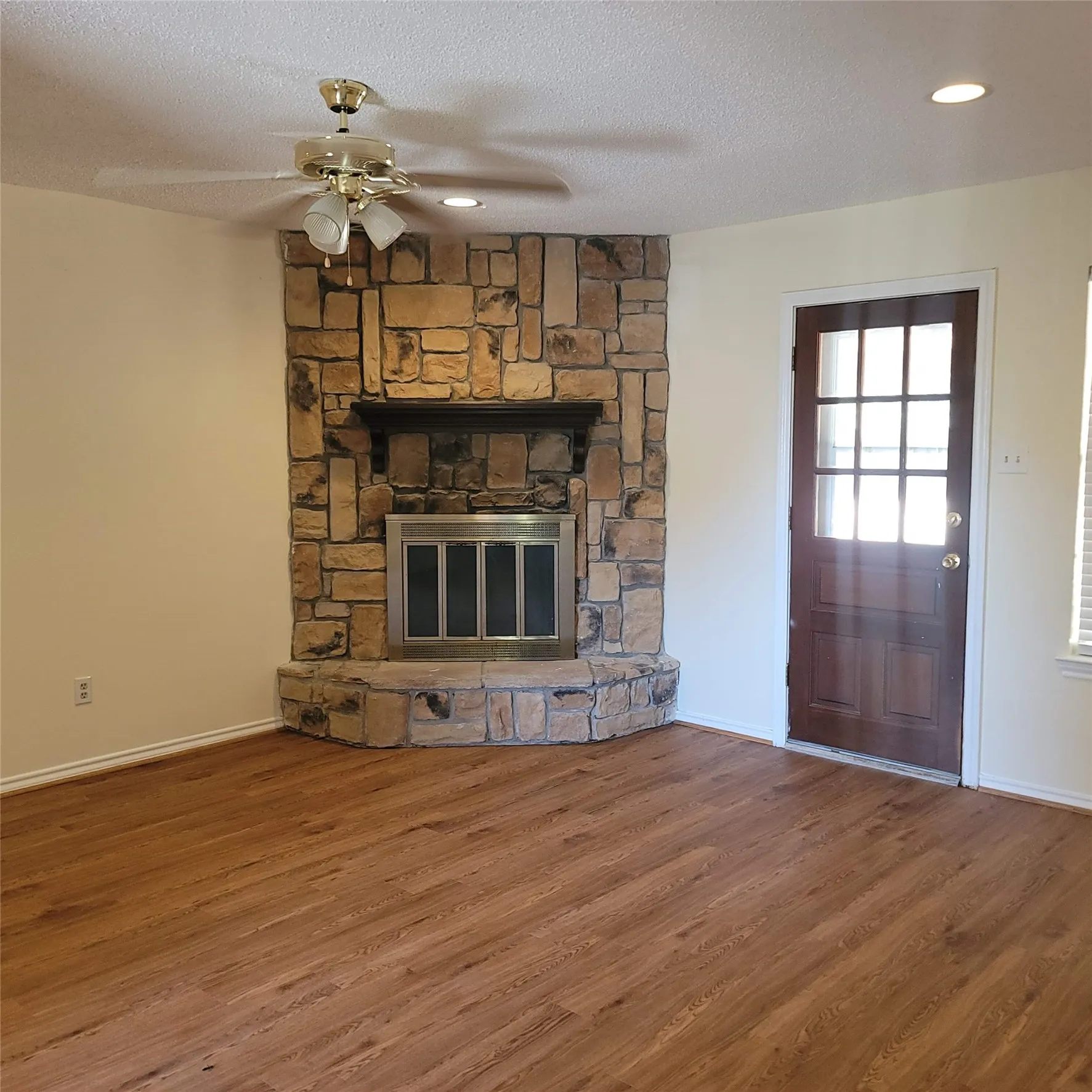 Single Family Residence For Rent in Ellis County , 615 Arleta Lane, Ennis, Texas 75119, 3 Bedroom, 2 Bathroom, 2 Garage spaces, 1,307 Sqft, built in 1981, mls#21383726, Real Estate Agent in Ennis, Homes For Rent in Ellis county, Homes For Rent in Ennis, Realtor in Ennis Texas, Real Estate Brokerage Independent Realty Texas, Luminita Cordes Realtor