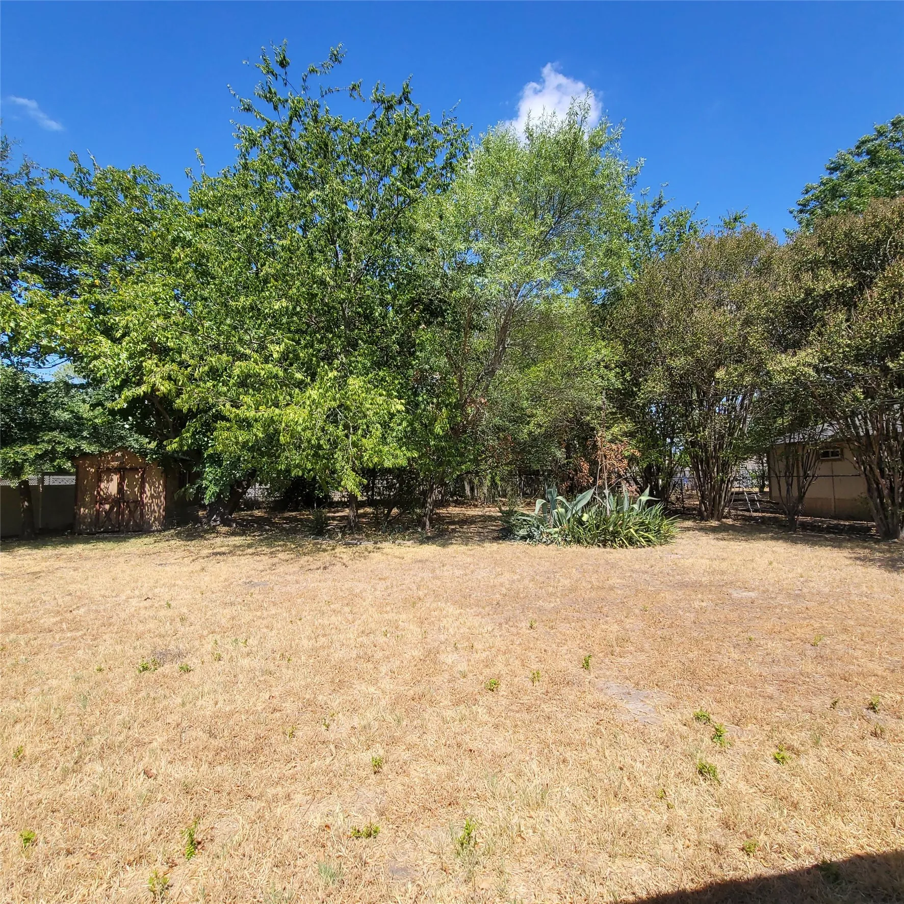 Single Family Residence For Rent in Ellis County , 615 Arleta Lane, Ennis, Texas 75119, 3 Bedroom, 2 Bathroom, 2 Garage spaces, 1,307 Sqft, built in 1981, mls#21383726, Real Estate Agent in Ennis, Homes For Rent in Ellis county, Homes For Rent in Ennis, Realtor in Ennis Texas, Real Estate Brokerage Independent Realty Texas, Luminita Cordes Realtor