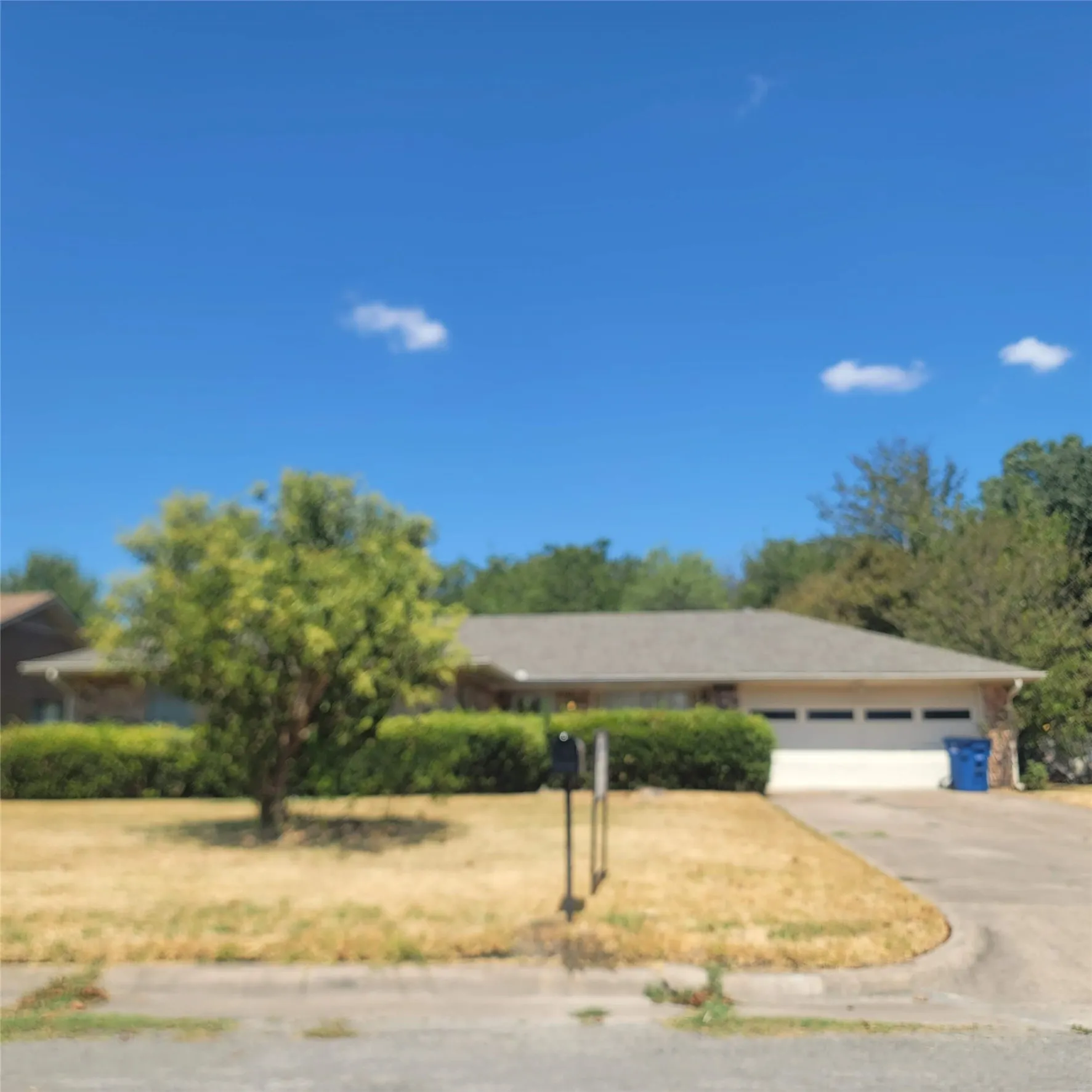 Single Family Residence For Rent in Ellis County , 615 Arleta Lane, Ennis, Texas 75119, 3 Bedroom, 2 Bathroom, 2 Garage spaces, 1,307 Sqft, built in 1981, mls#21383726, Real Estate Agent in Ennis, Homes For Rent in Ellis county, Homes For Rent in Ennis, Realtor in Ennis Texas, Real Estate Brokerage Independent Realty Texas, Luminita Cordes Realtor