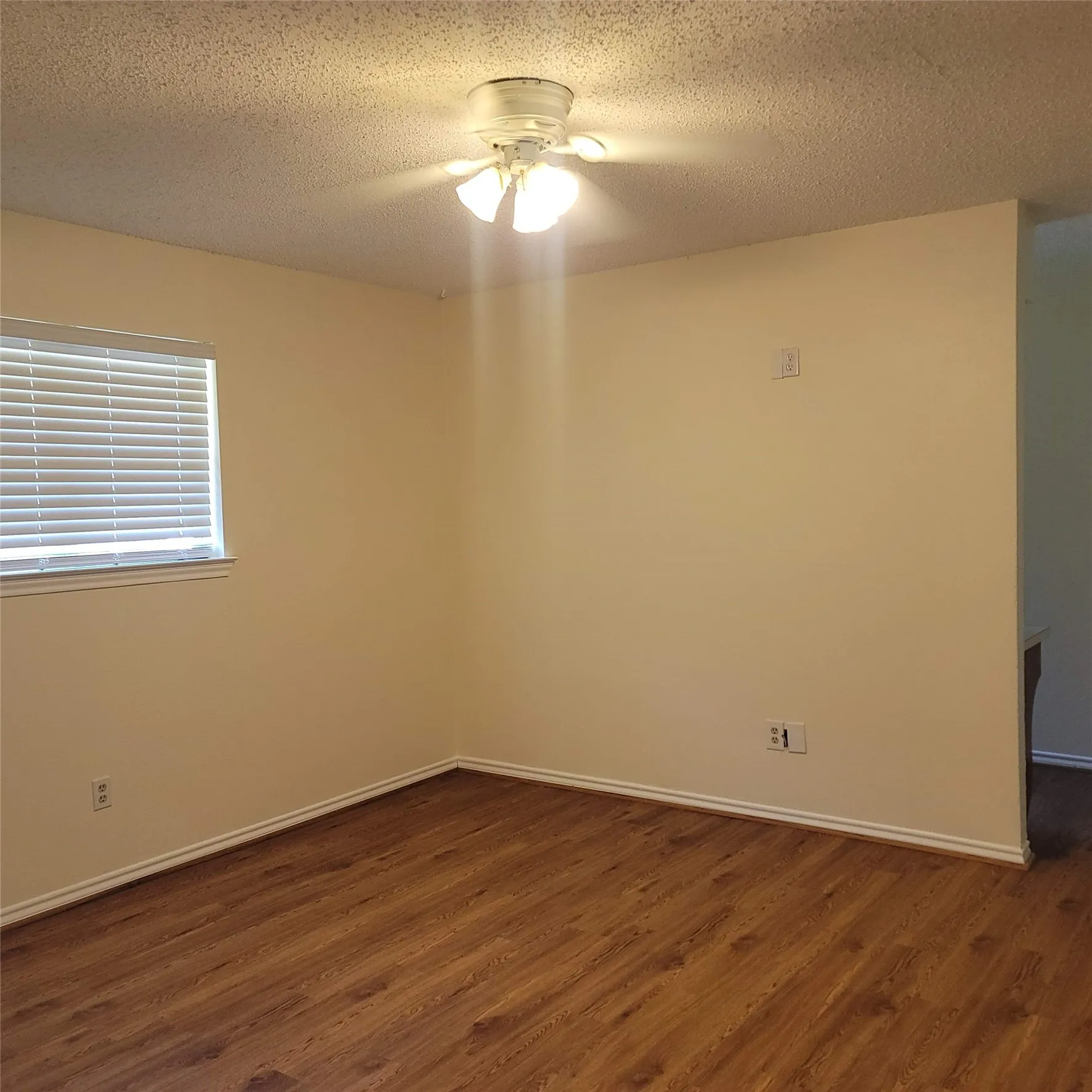 Single Family Residence For Rent in Ellis County , 615 Arleta Lane, Ennis, Texas 75119, 3 Bedroom, 2 Bathroom, 2 Garage spaces, 1,307 Sqft, built in 1981, mls#21383726, Real Estate Agent in Ennis, Homes For Rent in Ellis county, Homes For Rent in Ennis, Realtor in Ennis Texas, Real Estate Brokerage Independent Realty Texas, Luminita Cordes Realtor