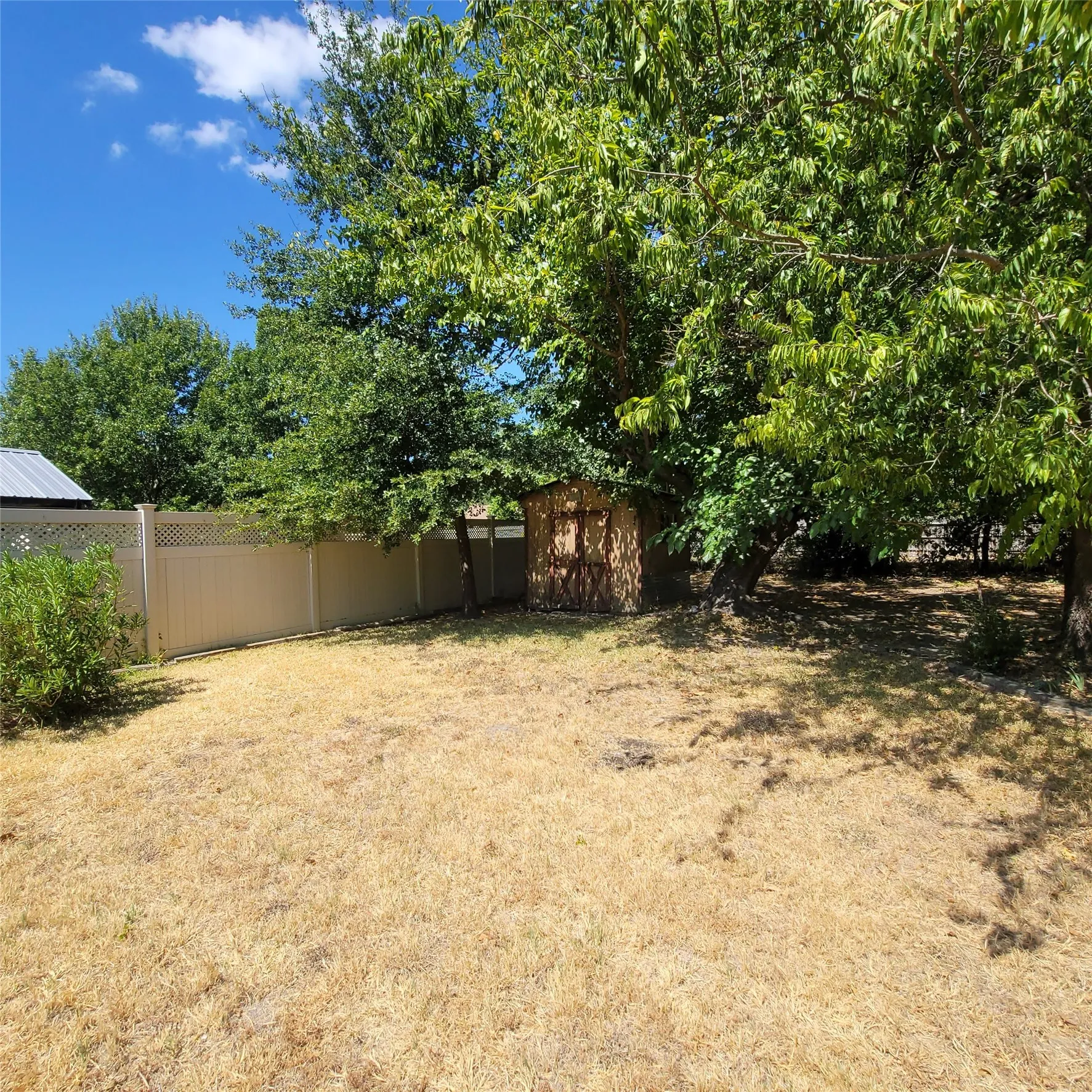 Single Family Residence For Rent in Ellis County , 615 Arleta Lane, Ennis, Texas 75119, 3 Bedroom, 2 Bathroom, 2 Garage spaces, 1,307 Sqft, built in 1981, mls#21383726, Real Estate Agent in Ennis, Homes For Rent in Ellis county, Homes For Rent in Ennis, Realtor in Ennis Texas, Real Estate Brokerage Independent Realty Texas, Luminita Cordes Realtor