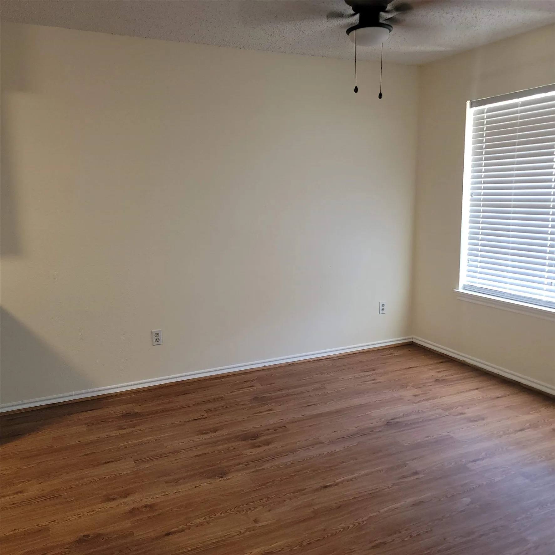 Single Family Residence For Rent in Ellis County , 615 Arleta Lane, Ennis, Texas 75119, 3 Bedroom, 2 Bathroom, 2 Garage spaces, 1,307 Sqft, built in 1981, mls#21383726, Real Estate Agent in Ennis, Homes For Rent in Ellis county, Homes For Rent in Ennis, Realtor in Ennis Texas, Real Estate Brokerage Independent Realty Texas, Luminita Cordes Realtor