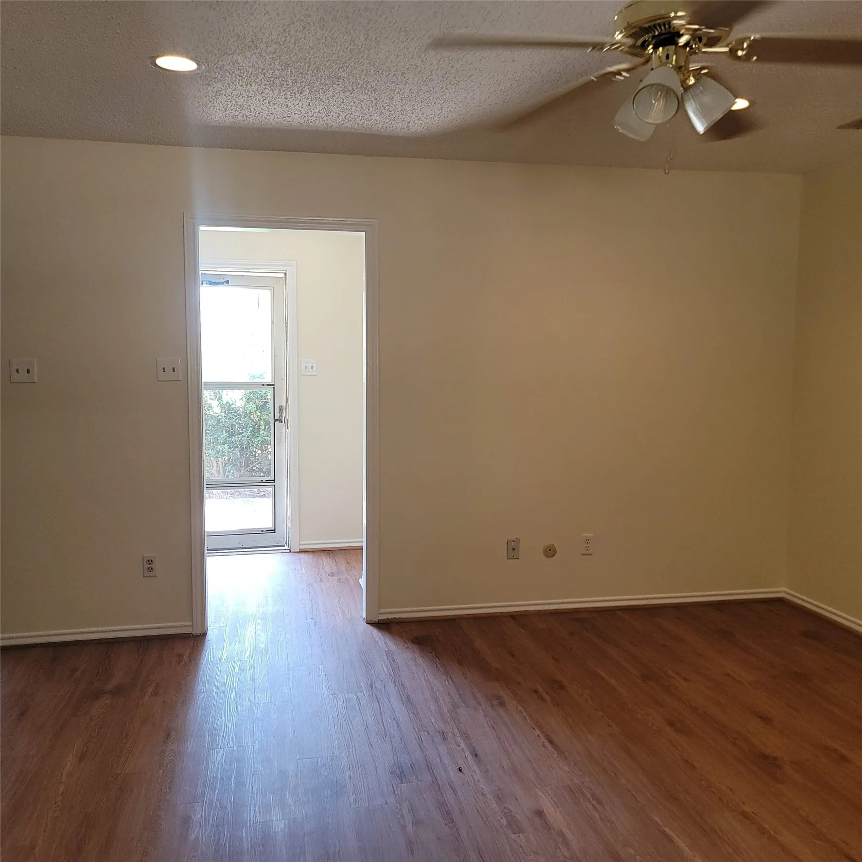 Single Family Residence For Rent in Ellis County , 615 Arleta Lane, Ennis, Texas 75119, 3 Bedroom, 2 Bathroom, 2 Garage spaces, 1,307 Sqft, built in 1981, mls#21383726, Real Estate Agent in Ennis, Homes For Rent in Ellis county, Homes For Rent in Ennis, Realtor in Ennis Texas, Real Estate Brokerage Independent Realty Texas, Luminita Cordes Realtor