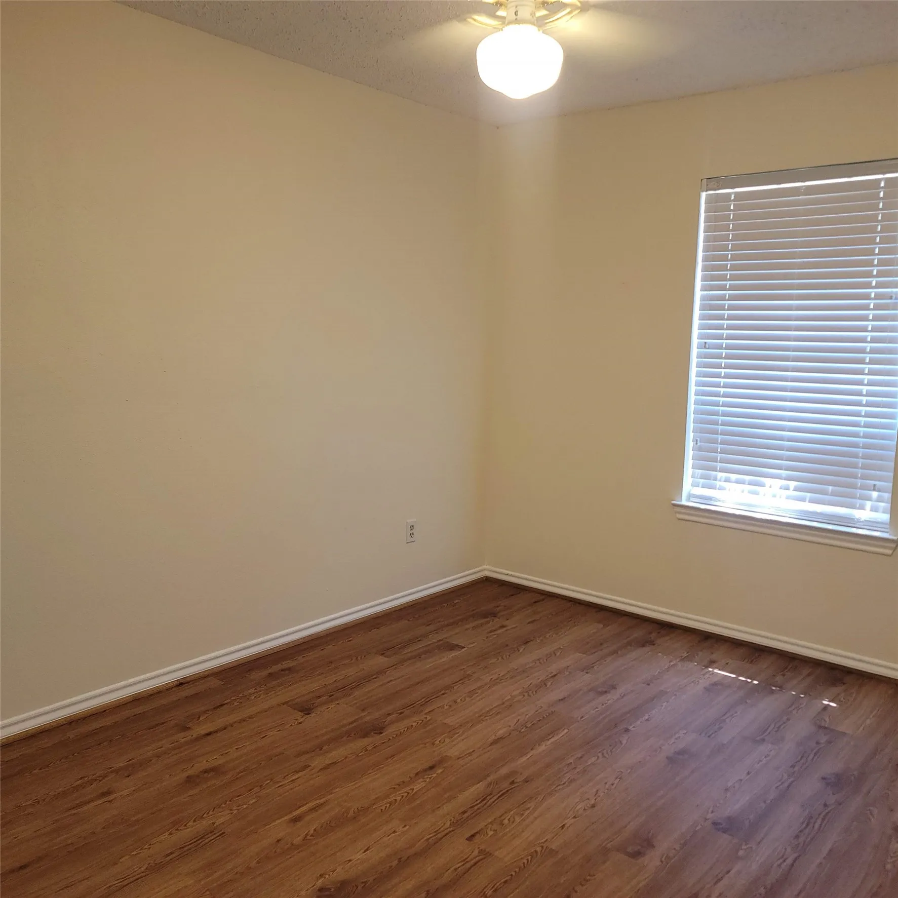 Single Family Residence For Rent in Ellis County , 615 Arleta Lane, Ennis, Texas 75119, 3 Bedroom, 2 Bathroom, 2 Garage spaces, 1,307 Sqft, built in 1981, mls#21383726, Real Estate Agent in Ennis, Homes For Rent in Ellis county, Homes For Rent in Ennis, Realtor in Ennis Texas, Real Estate Brokerage Independent Realty Texas, Luminita Cordes Realtor