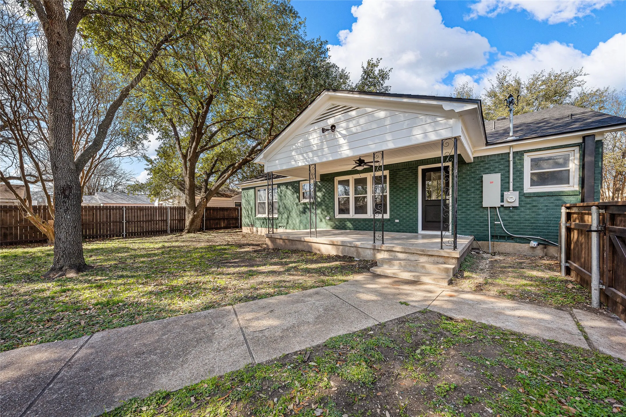 Single Family Residence For Sale in Mc Lennan County , 3306 Cumberland Avenue, Waco, Texas 76707, 2 Bedroom, 2 Bathroom, 4 Garage spaces, 1,635 Sqft, built in 1949, mls#21383409, Real Estate Agent in Waco, Homes For Sale in Mc Lennan county, Homes For Sale in Waco, Realtor in Waco Texas, Real Estate Brokerage Independent Realty Texas, Luminita Cordes Realtor