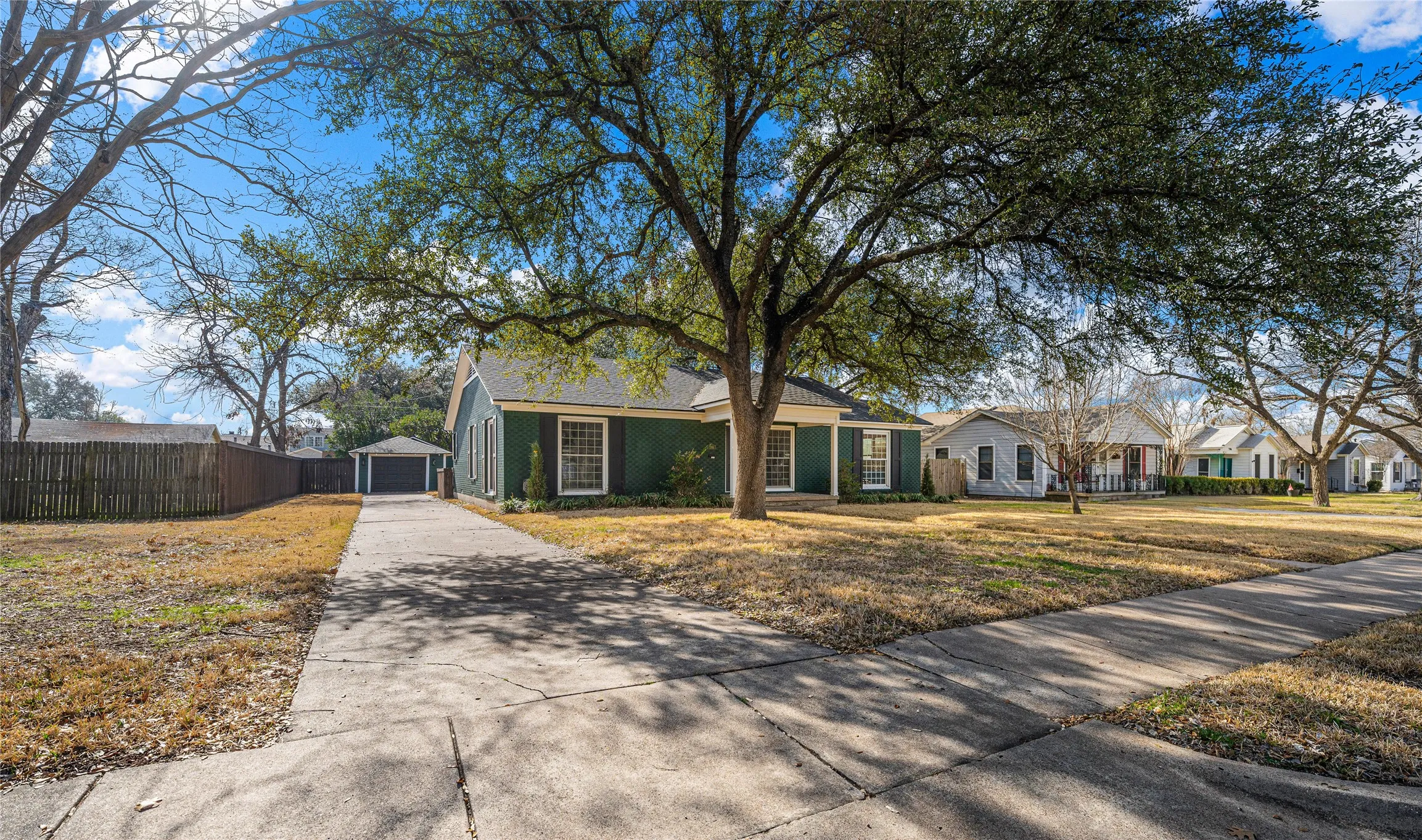 Single Family Residence For Sale in Mc Lennan County , 3306 Cumberland Avenue, Waco, Texas 76707, 2 Bedroom, 2 Bathroom, 4 Garage spaces, 1,635 Sqft, built in 1949, mls#21383409, Real Estate Agent in Waco, Homes For Sale in Mc Lennan county, Homes For Sale in Waco, Realtor in Waco Texas, Real Estate Brokerage Independent Realty Texas, Luminita Cordes Realtor