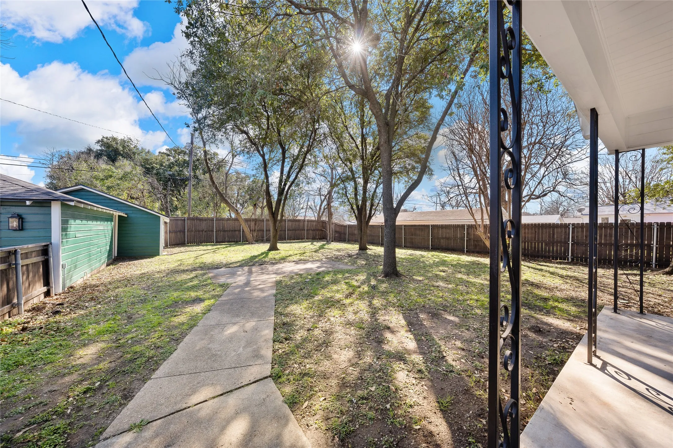 Single Family Residence For Sale in Mc Lennan County , 3306 Cumberland Avenue, Waco, Texas 76707, 2 Bedroom, 2 Bathroom, 4 Garage spaces, 1,635 Sqft, built in 1949, mls#21383409, Real Estate Agent in Waco, Homes For Sale in Mc Lennan county, Homes For Sale in Waco, Realtor in Waco Texas, Real Estate Brokerage Independent Realty Texas, Luminita Cordes Realtor