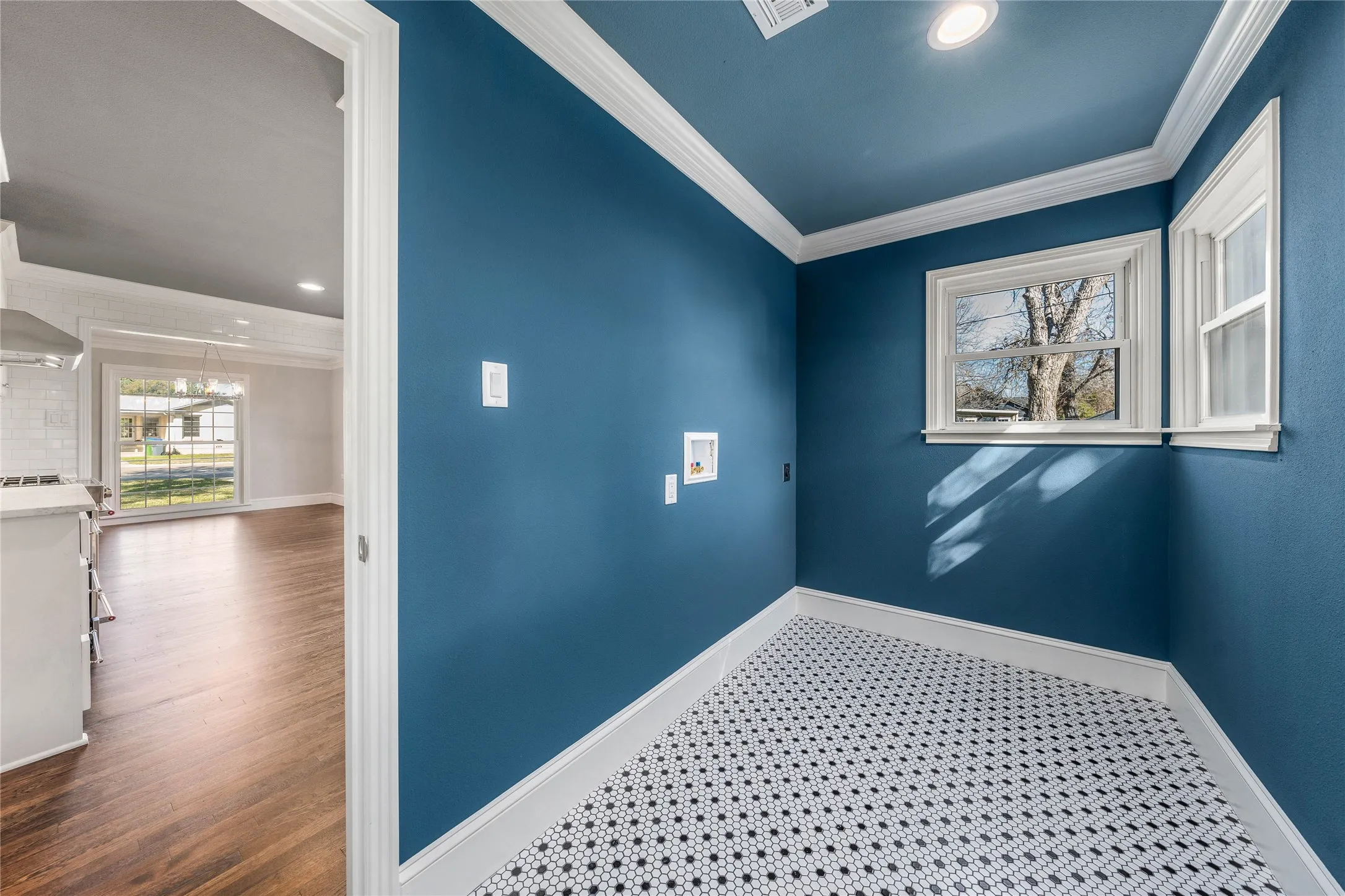 Single Family Residence For Sale in Mc Lennan County , 3306 Cumberland Avenue, Waco, Texas 76707, 2 Bedroom, 2 Bathroom, 4 Garage spaces, 1,635 Sqft, built in 1949, mls#21383409, Real Estate Agent in Waco, Homes For Sale in Mc Lennan county, Homes For Sale in Waco, Realtor in Waco Texas, Real Estate Brokerage Independent Realty Texas, Luminita Cordes Realtor