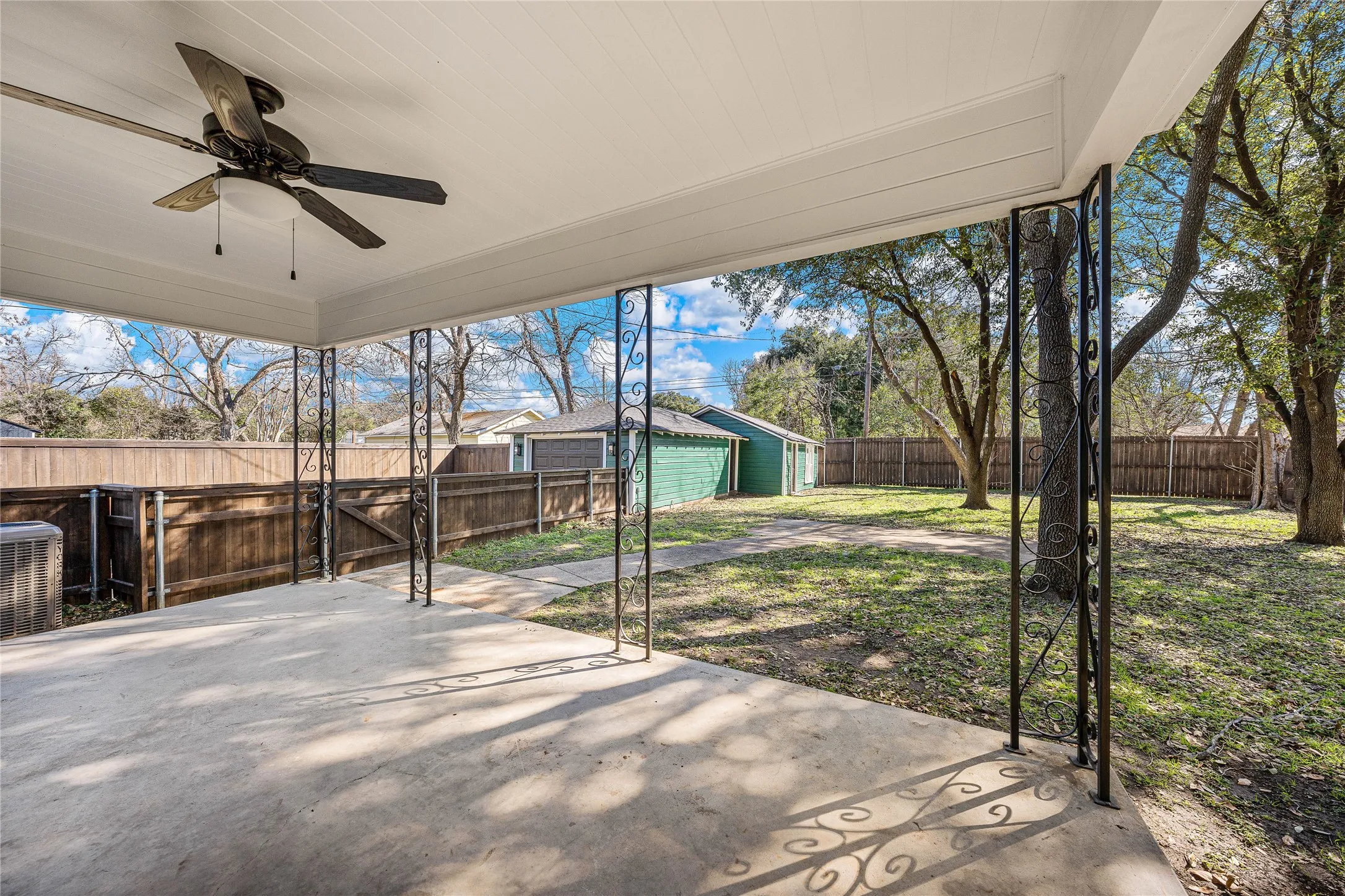Single Family Residence For Sale in Mc Lennan County , 3306 Cumberland Avenue, Waco, Texas 76707, 2 Bedroom, 2 Bathroom, 4 Garage spaces, 1,635 Sqft, built in 1949, mls#21383409, Real Estate Agent in Waco, Homes For Sale in Mc Lennan county, Homes For Sale in Waco, Realtor in Waco Texas, Real Estate Brokerage Independent Realty Texas, Luminita Cordes Realtor