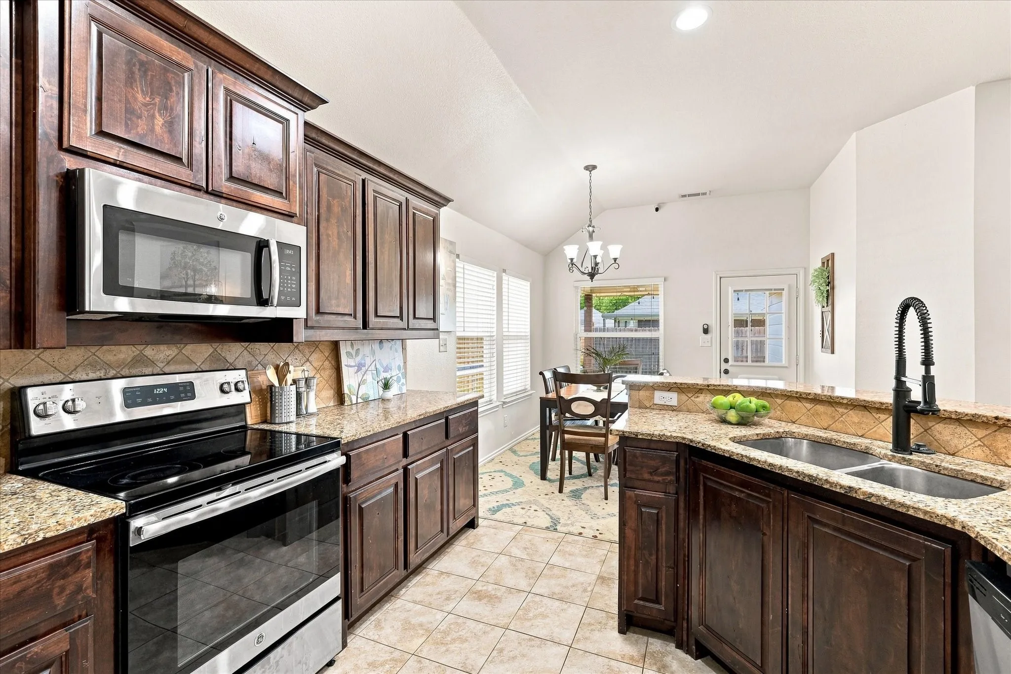 Single Family Residence For Sale in Parker County , 236 Firefly Drive, Springtown, Texas 76082, 3 Bedroom, 2 Bathroom, 2 Garage spaces, 1,534 Sqft, built in 2017, mls#21383434, Real Estate Agent in Springtown, Homes For Sale in Parker county, Homes For Sale in Springtown, Realtor in Springtown Texas, Real Estate Brokerage Independent Realty Texas, Luminita Cordes Realtor