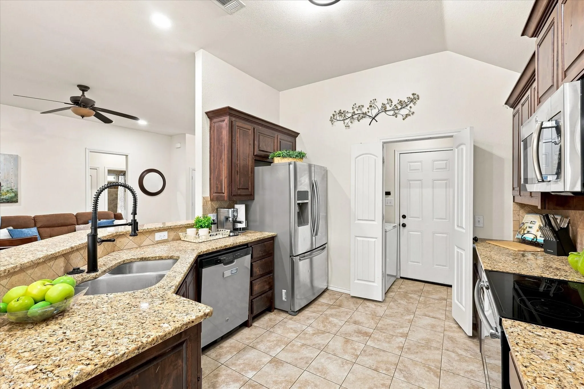 Single Family Residence For Sale in Parker County , 236 Firefly Drive, Springtown, Texas 76082, 3 Bedroom, 2 Bathroom, 2 Garage spaces, 1,534 Sqft, built in 2017, mls#21383434, Real Estate Agent in Springtown, Homes For Sale in Parker county, Homes For Sale in Springtown, Realtor in Springtown Texas, Real Estate Brokerage Independent Realty Texas, Luminita Cordes Realtor