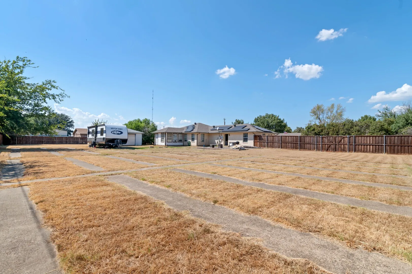 Single Family Residence For Sale in Denton County , 509 Brumley Road, Krugerville, Texas 76227, 3 Bedroom, 2 Bathroom, 2 Garage spaces, 1,512 Sqft, built in 1996, mls#21383732, Real Estate Agent in Krugerville, Homes For Sale in Denton county, Homes For Sale in Krugerville, Realtor in Krugerville Texas, Real Estate Brokerage Independent Realty Texas, Luminita Cordes Realtor