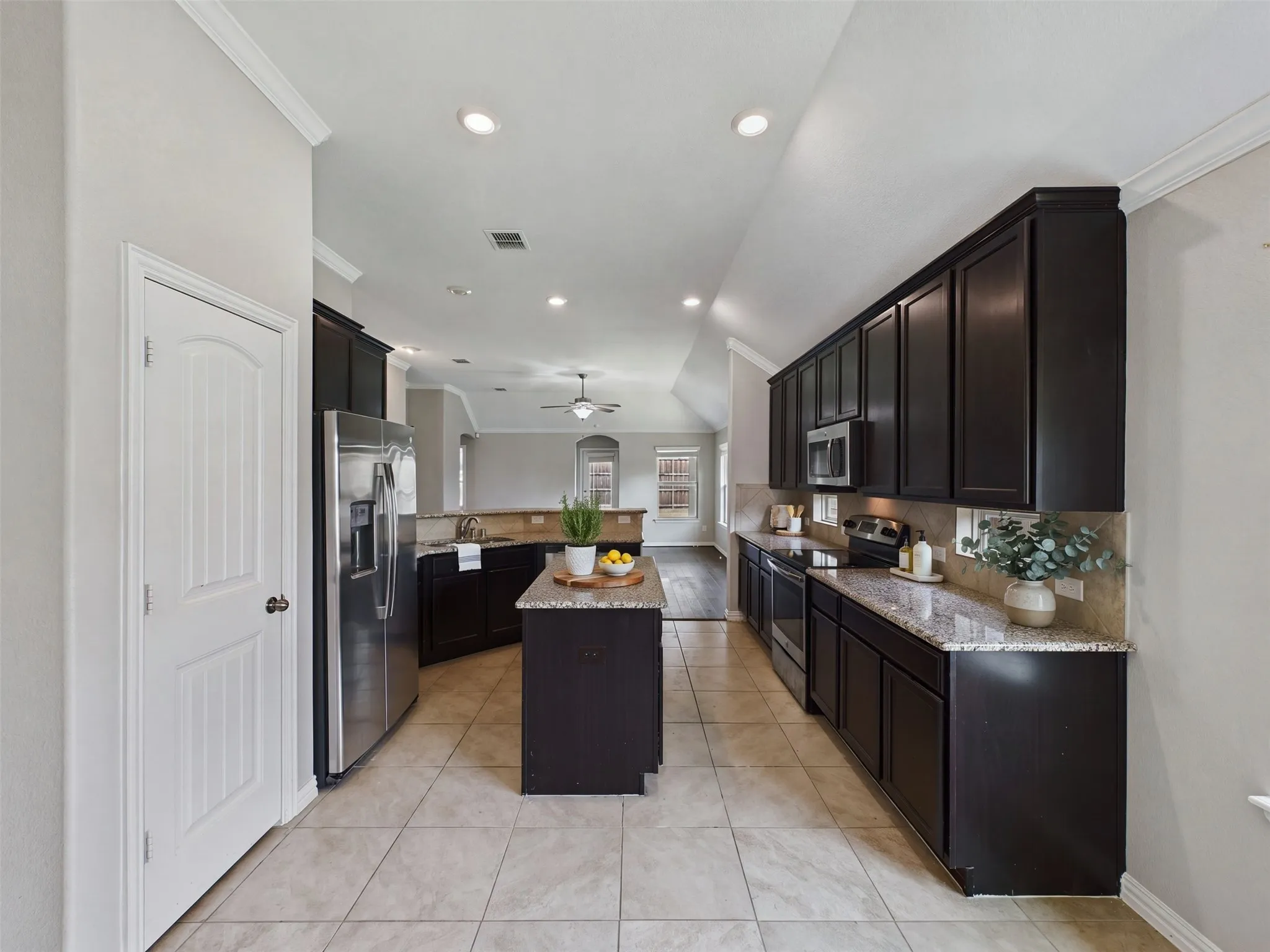Single Family Residence For Sale in Denton County , 1341 Palestine Drive, Prosper, Texas 75078, 4 Bedroom, 2 Bathroom, 2 Garage spaces, 2,063 Sqft, built in 2015, mls#21382389, Real Estate Agent in Prosper, Homes For Sale in Denton county, Homes For Sale in Prosper, Realtor in Prosper Texas, Real Estate Brokerage Independent Realty Texas, Luminita Cordes Realtor