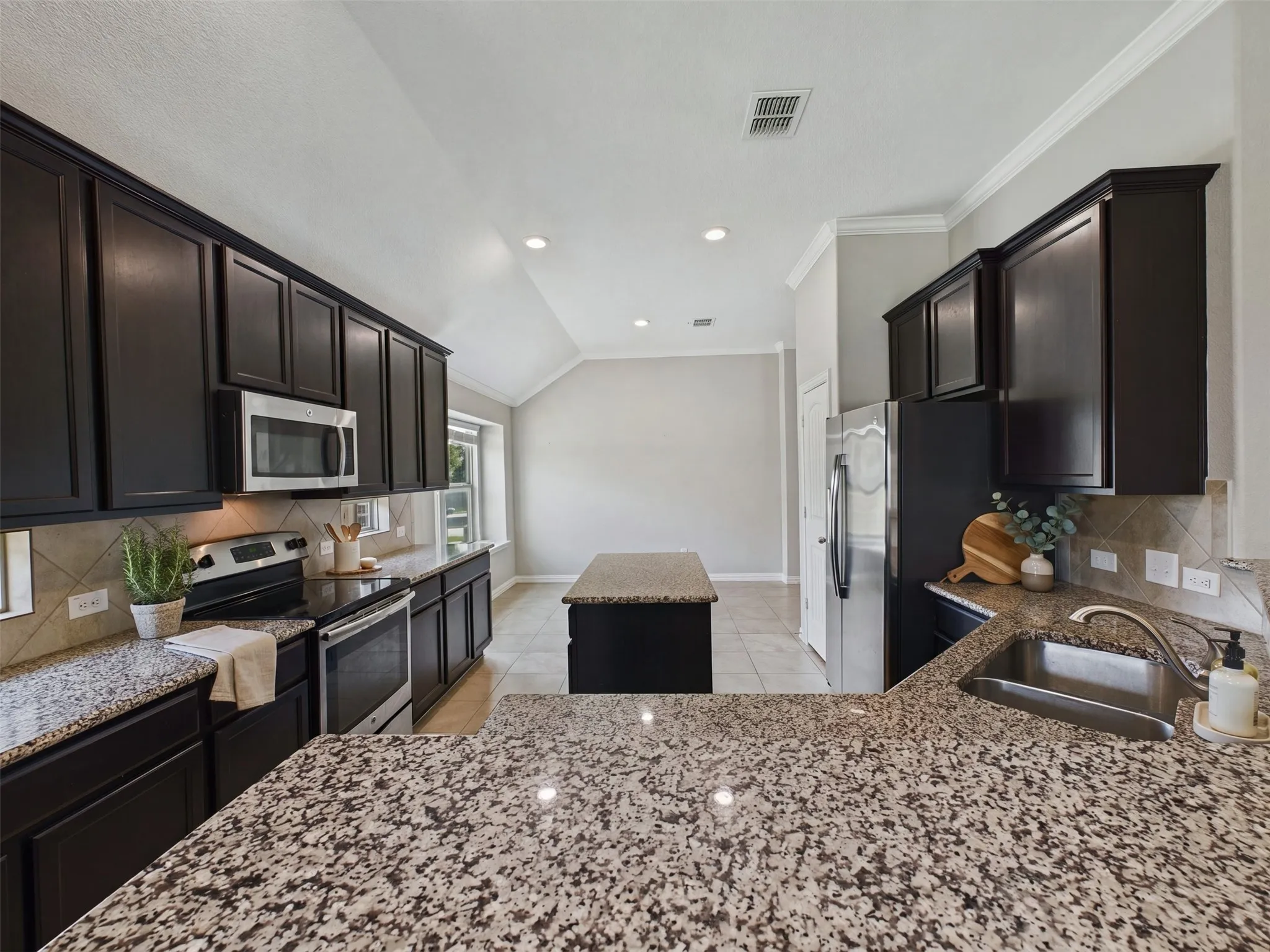 Single Family Residence For Sale in Denton County , 1341 Palestine Drive, Prosper, Texas 75078, 4 Bedroom, 2 Bathroom, 2 Garage spaces, 2,063 Sqft, built in 2015, mls#21382389, Real Estate Agent in Prosper, Homes For Sale in Denton county, Homes For Sale in Prosper, Realtor in Prosper Texas, Real Estate Brokerage Independent Realty Texas, Luminita Cordes Realtor