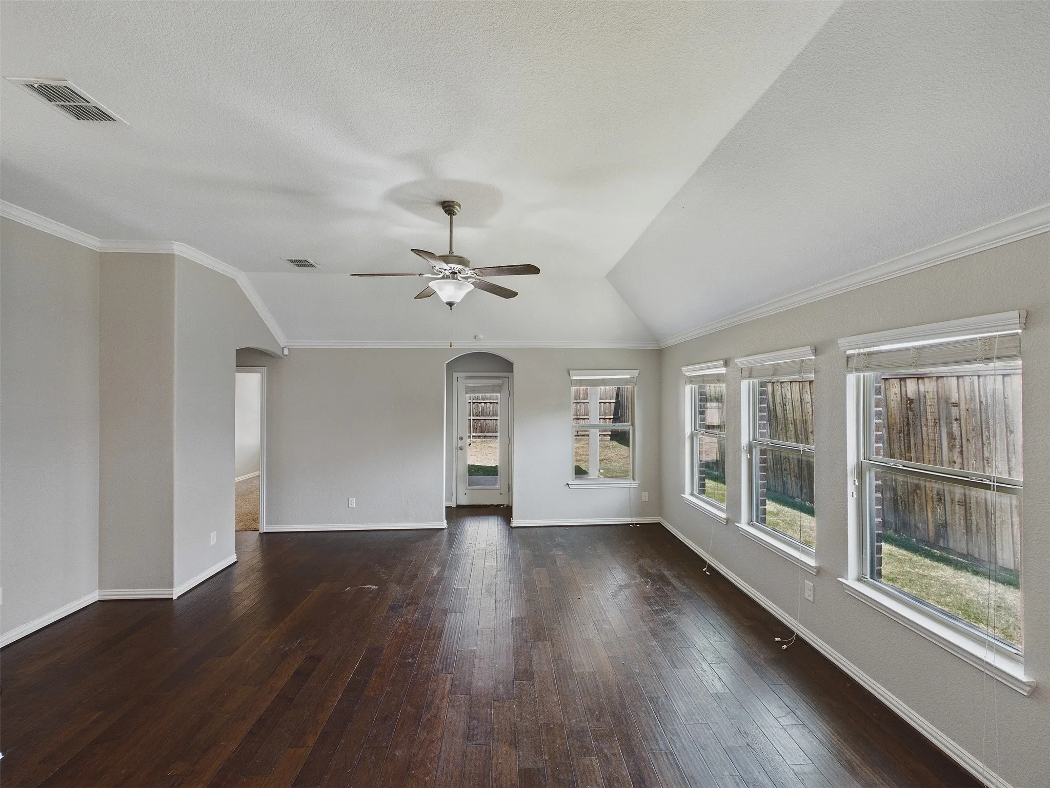 Single Family Residence For Sale in Denton County , 1341 Palestine Drive, Prosper, Texas 75078, 4 Bedroom, 2 Bathroom, 2 Garage spaces, 2,063 Sqft, built in 2015, mls#21382389, Real Estate Agent in Prosper, Homes For Sale in Denton county, Homes For Sale in Prosper, Realtor in Prosper Texas, Real Estate Brokerage Independent Realty Texas, Luminita Cordes Realtor