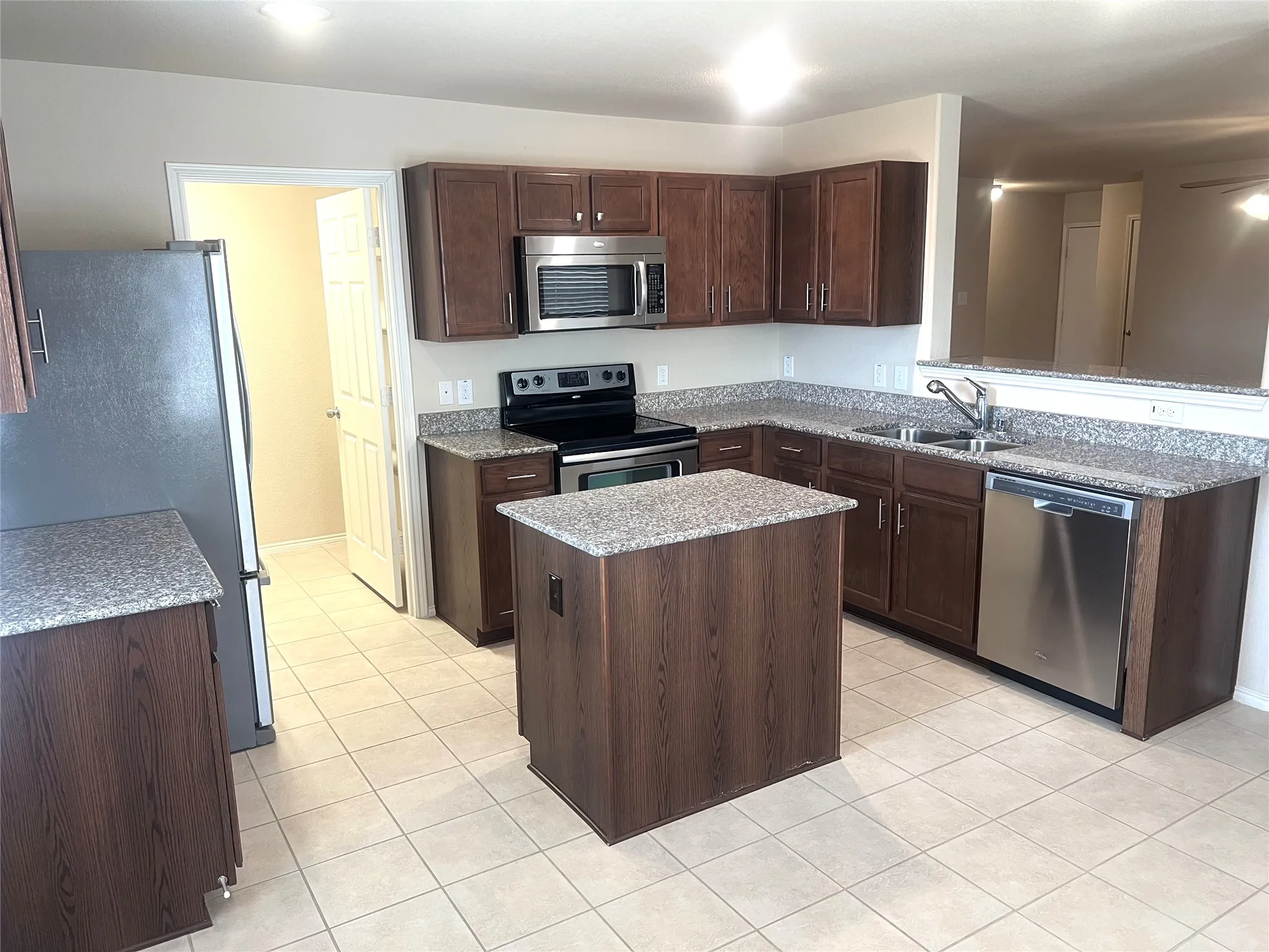 Single Family Residence For Sale in Denton County , 1417 Lone Pine Drive, Little Elm, Texas 75068, 3 Bedroom, 2 Bathroom, 2 Garage spaces, 1,507 Sqft, built in 2011, mls#21380541, Real Estate Agent in Little Elm, Homes For Sale in Denton county, Homes For Sale in Little Elm, Realtor in Little Elm Texas, Real Estate Brokerage Independent Realty Texas, Luminita Cordes Realtor