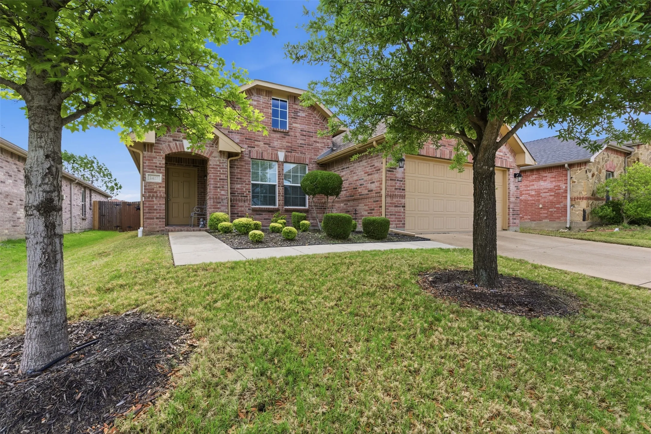 Single Family Residence For Sale in Denton County , 1417 Lone Pine Drive, Little Elm, Texas 75068, 3 Bedroom, 2 Bathroom, 2 Garage spaces, 1,507 Sqft, built in 2011, mls#21380541, Real Estate Agent in Little Elm, Homes For Sale in Denton county, Homes For Sale in Little Elm, Realtor in Little Elm Texas, Real Estate Brokerage Independent Realty Texas, Luminita Cordes Realtor