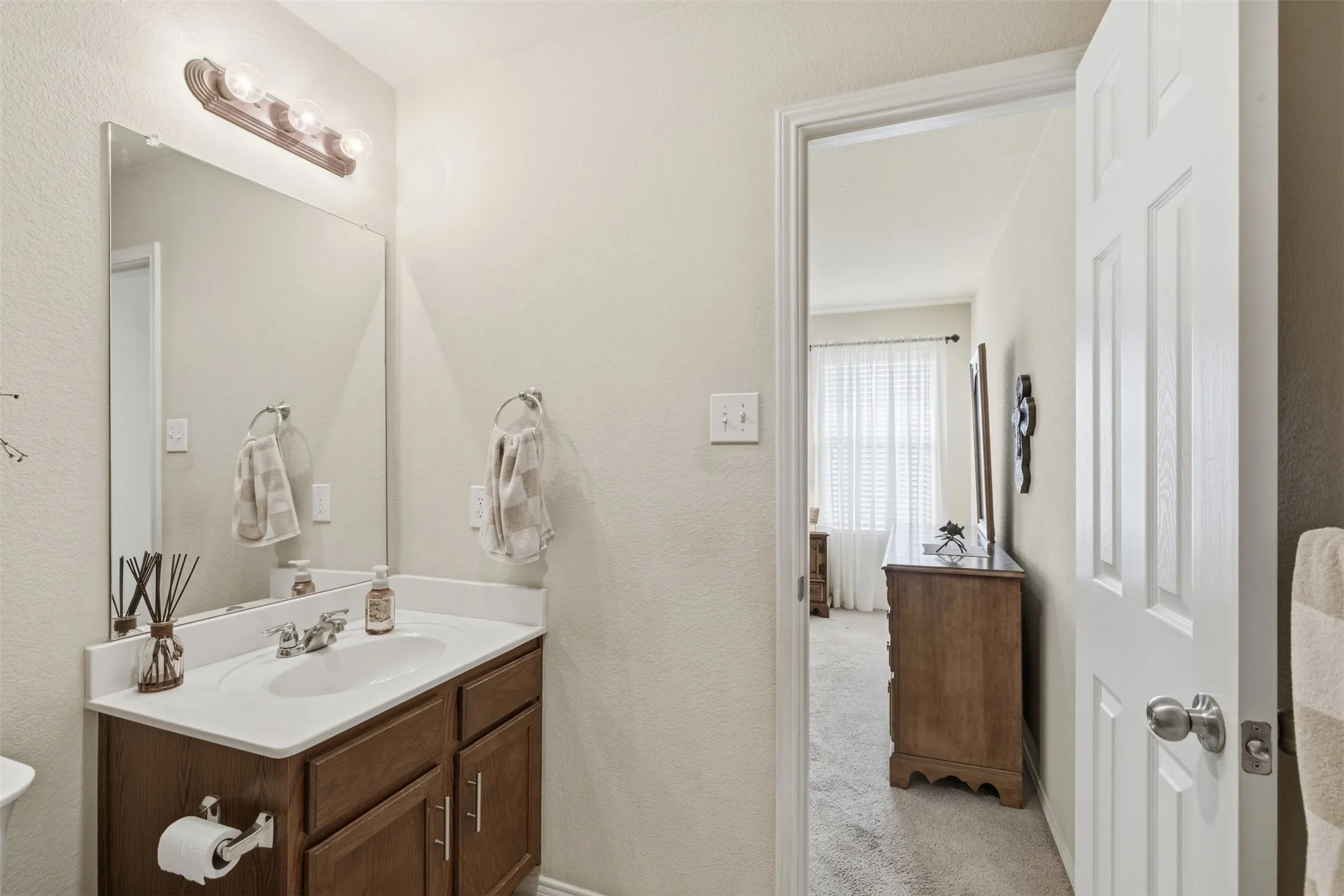 Single Family Residence For Sale in Denton County , 1417 Lone Pine Drive, Little Elm, Texas 75068, 3 Bedroom, 2 Bathroom, 2 Garage spaces, 1,507 Sqft, built in 2011, mls#21380541, Real Estate Agent in Little Elm, Homes For Sale in Denton county, Homes For Sale in Little Elm, Realtor in Little Elm Texas, Real Estate Brokerage Independent Realty Texas, Luminita Cordes Realtor