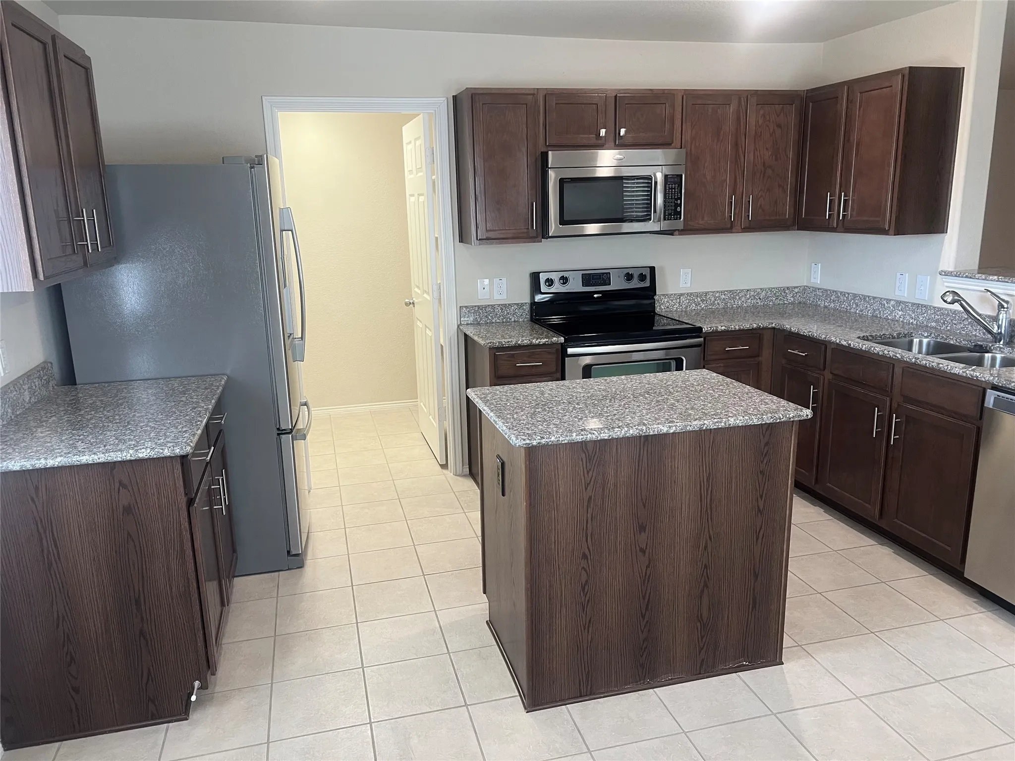 Single Family Residence For Sale in Denton County , 1417 Lone Pine Drive, Little Elm, Texas 75068, 3 Bedroom, 2 Bathroom, 2 Garage spaces, 1,507 Sqft, built in 2011, mls#21380541, Real Estate Agent in Little Elm, Homes For Sale in Denton county, Homes For Sale in Little Elm, Realtor in Little Elm Texas, Real Estate Brokerage Independent Realty Texas, Luminita Cordes Realtor