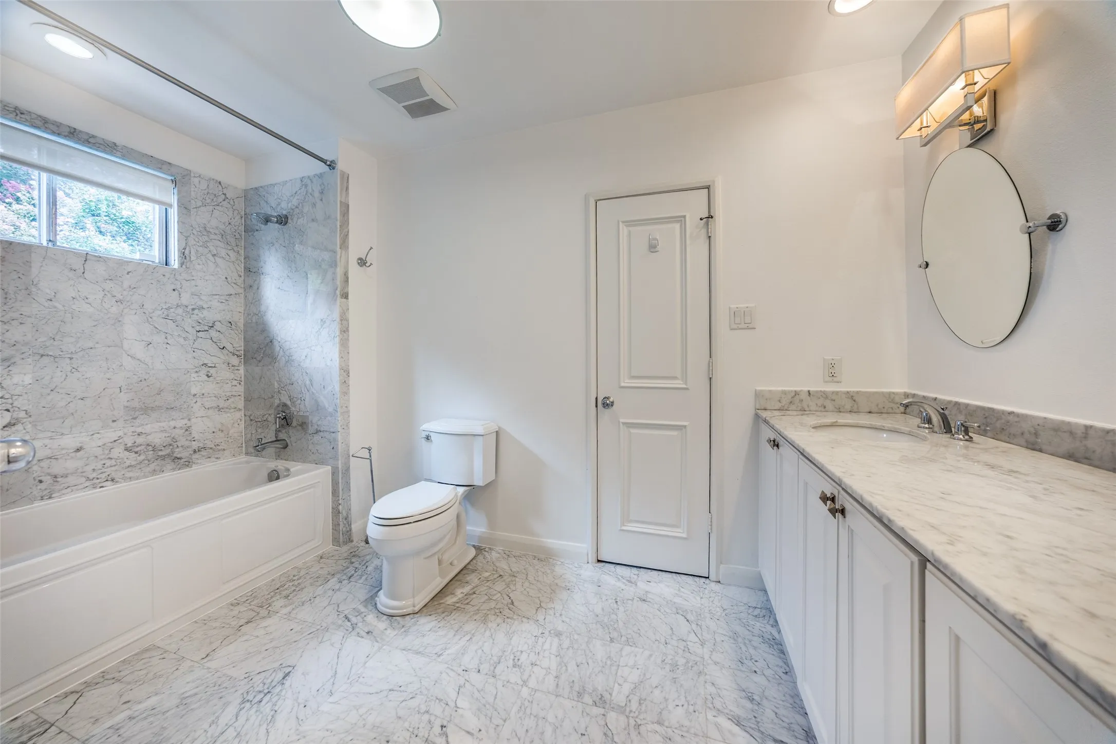 Single Family Residence For Rent in Dallas County , 4625 N Versailles Avenue, Highland Park, Texas 75209, 3 Bedroom, 3 Bathroom, 1 Garage spaces, 2,682 Sqft, built in 1940, mls#21383680, Real Estate Agent in Highland Park, Homes For Rent in Dallas county, Homes For Rent in Highland Park, Realtor in Highland Park Texas, Real Estate Brokerage Independent Realty Texas, Luminita Cordes Realtor