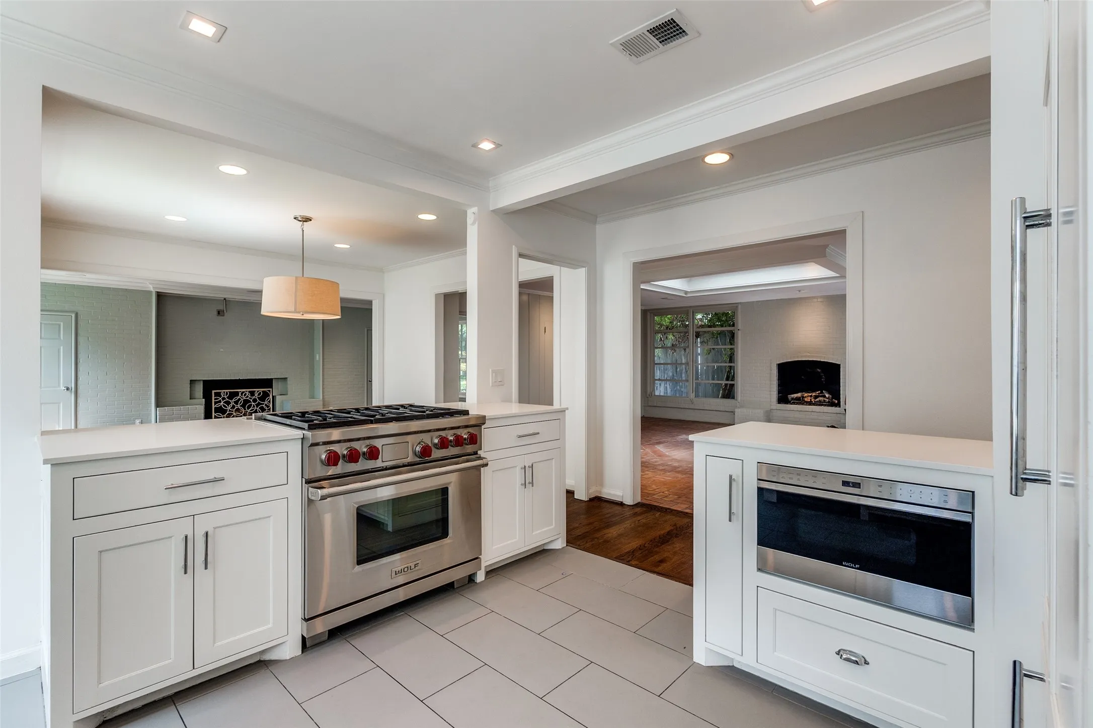 Single Family Residence For Rent in Dallas County , 4625 N Versailles Avenue, Highland Park, Texas 75209, 3 Bedroom, 3 Bathroom, 1 Garage spaces, 2,682 Sqft, built in 1940, mls#21383680, Real Estate Agent in Highland Park, Homes For Rent in Dallas county, Homes For Rent in Highland Park, Realtor in Highland Park Texas, Real Estate Brokerage Independent Realty Texas, Luminita Cordes Realtor