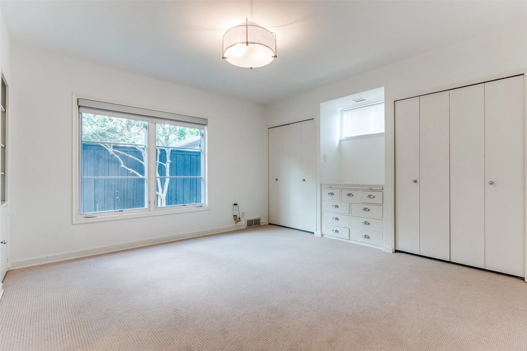 Single Family Residence For Rent in Dallas County , 4625 N Versailles Avenue, Highland Park, Texas 75209, 3 Bedroom, 3 Bathroom, 1 Garage spaces, 2,682 Sqft, built in 1940, mls#21383680, Real Estate Agent in Highland Park, Homes For Rent in Dallas county, Homes For Rent in Highland Park, Realtor in Highland Park Texas, Real Estate Brokerage Independent Realty Texas, Luminita Cordes Realtor