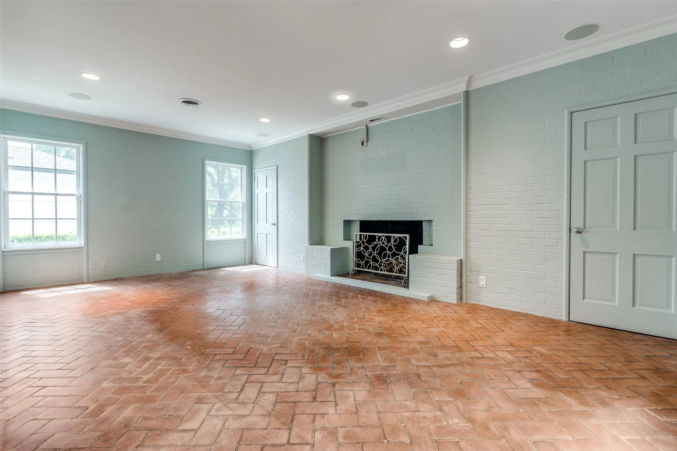 Single Family Residence For Rent in Dallas County , 4625 N Versailles Avenue, Highland Park, Texas 75209, 3 Bedroom, 3 Bathroom, 1 Garage spaces, 2,682 Sqft, built in 1940, mls#21383680, Real Estate Agent in Highland Park, Homes For Rent in Dallas county, Homes For Rent in Highland Park, Realtor in Highland Park Texas, Real Estate Brokerage Independent Realty Texas, Luminita Cordes Realtor
