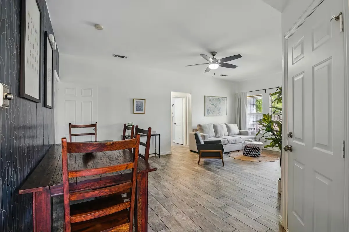 Single Family Residence For Sale in Dallas County , 6735 Webster Street, Dallas, Texas 75209, 3 Bedroom, 2 Bathroom, 1 Garage spaces, 1,187 Sqft, built in 2003, mls#21383744, Real Estate Agent in Dallas, Homes For Sale in Dallas county, Homes For Sale in Dallas, Realtor in Dallas Texas, Real Estate Brokerage Independent Realty Texas, Luminita Cordes Realtor