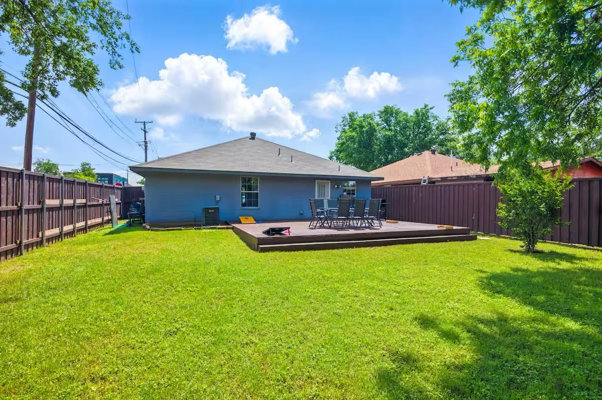 Single Family Residence For Sale in Dallas County , 6735 Webster Street, Dallas, Texas 75209, 3 Bedroom, 2 Bathroom, 1 Garage spaces, 1,187 Sqft, built in 2003, mls#21383744, Real Estate Agent in Dallas, Homes For Sale in Dallas county, Homes For Sale in Dallas, Realtor in Dallas Texas, Real Estate Brokerage Independent Realty Texas, Luminita Cordes Realtor