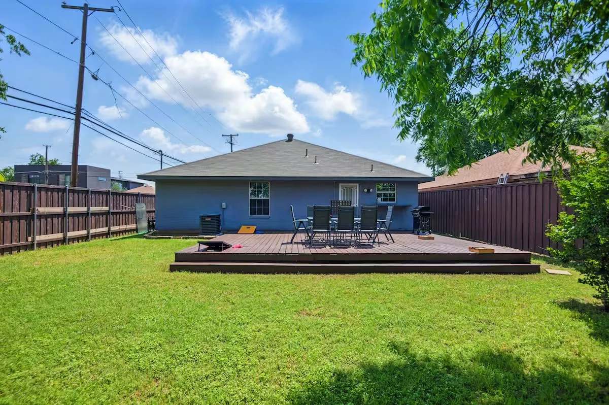 Single Family Residence For Sale in Dallas County , 6735 Webster Street, Dallas, Texas 75209, 3 Bedroom, 2 Bathroom, 1 Garage spaces, 1,187 Sqft, built in 2003, mls#21383744, Real Estate Agent in Dallas, Homes For Sale in Dallas county, Homes For Sale in Dallas, Realtor in Dallas Texas, Real Estate Brokerage Independent Realty Texas, Luminita Cordes Realtor