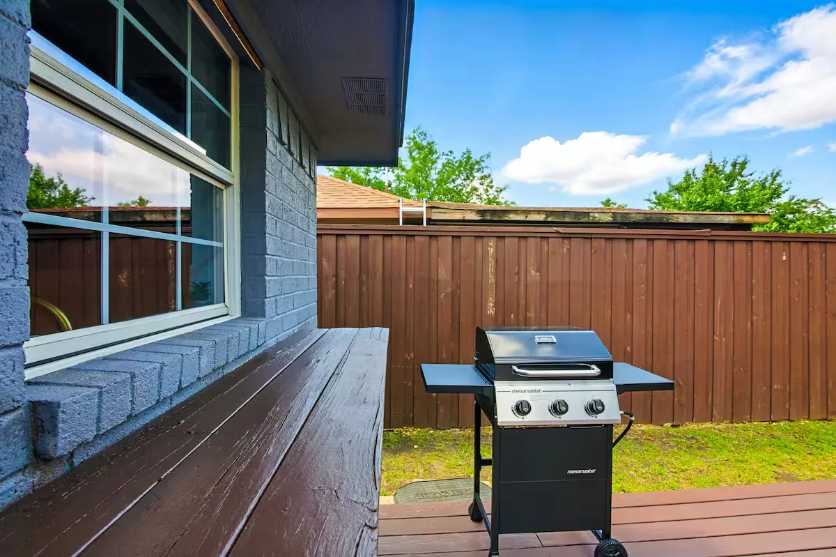 Single Family Residence For Sale in Dallas County , 6735 Webster Street, Dallas, Texas 75209, 3 Bedroom, 2 Bathroom, 1 Garage spaces, 1,187 Sqft, built in 2003, mls#21383744, Real Estate Agent in Dallas, Homes For Sale in Dallas county, Homes For Sale in Dallas, Realtor in Dallas Texas, Real Estate Brokerage Independent Realty Texas, Luminita Cordes Realtor