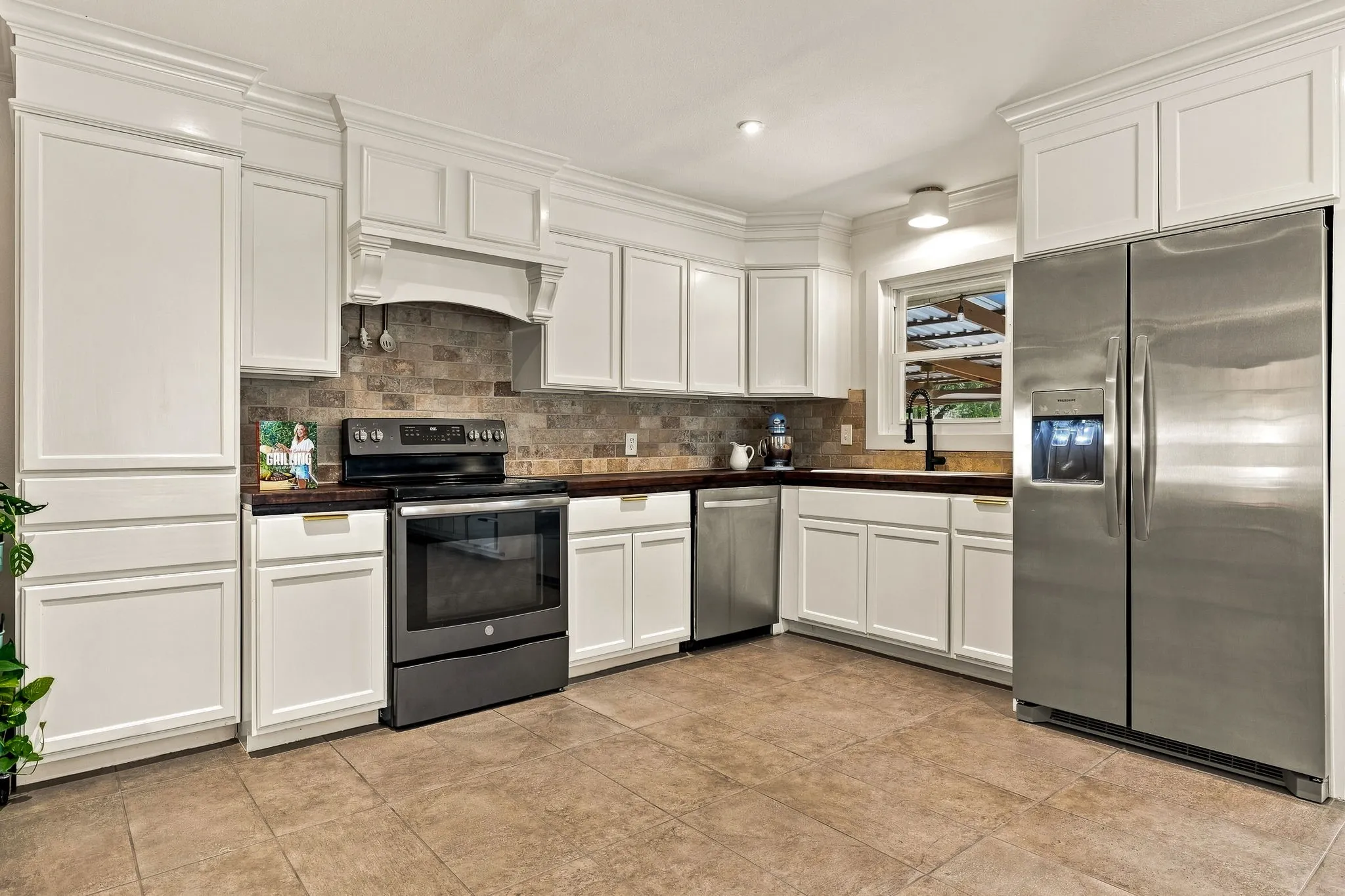 Single Family Residence For Sale in Dallas County , 535 Westwood Drive, Richardson, Texas 75080, 3 Bedroom, 2 Bathroom, 1 Garage spaces, 1,355 Sqft, built in 1955, mls#21382297, Real Estate Agent in Richardson, Homes For Sale in Dallas county, Homes For Sale in Richardson, Realtor in Richardson Texas, Real Estate Brokerage Independent Realty Texas, Luminita Cordes Realtor