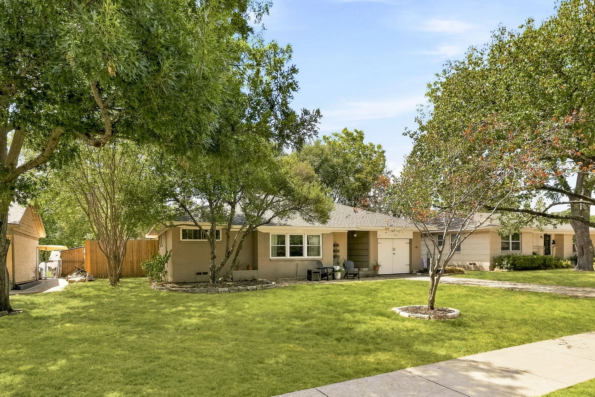 Single Family Residence For Sale in Dallas County , 535 Westwood Drive, Richardson, Texas 75080, 3 Bedroom, 2 Bathroom, 1 Garage spaces, 1,355 Sqft, built in 1955, mls#21382297, Real Estate Agent in Richardson, Homes For Sale in Dallas county, Homes For Sale in Richardson, Realtor in Richardson Texas, Real Estate Brokerage Independent Realty Texas, Luminita Cordes Realtor