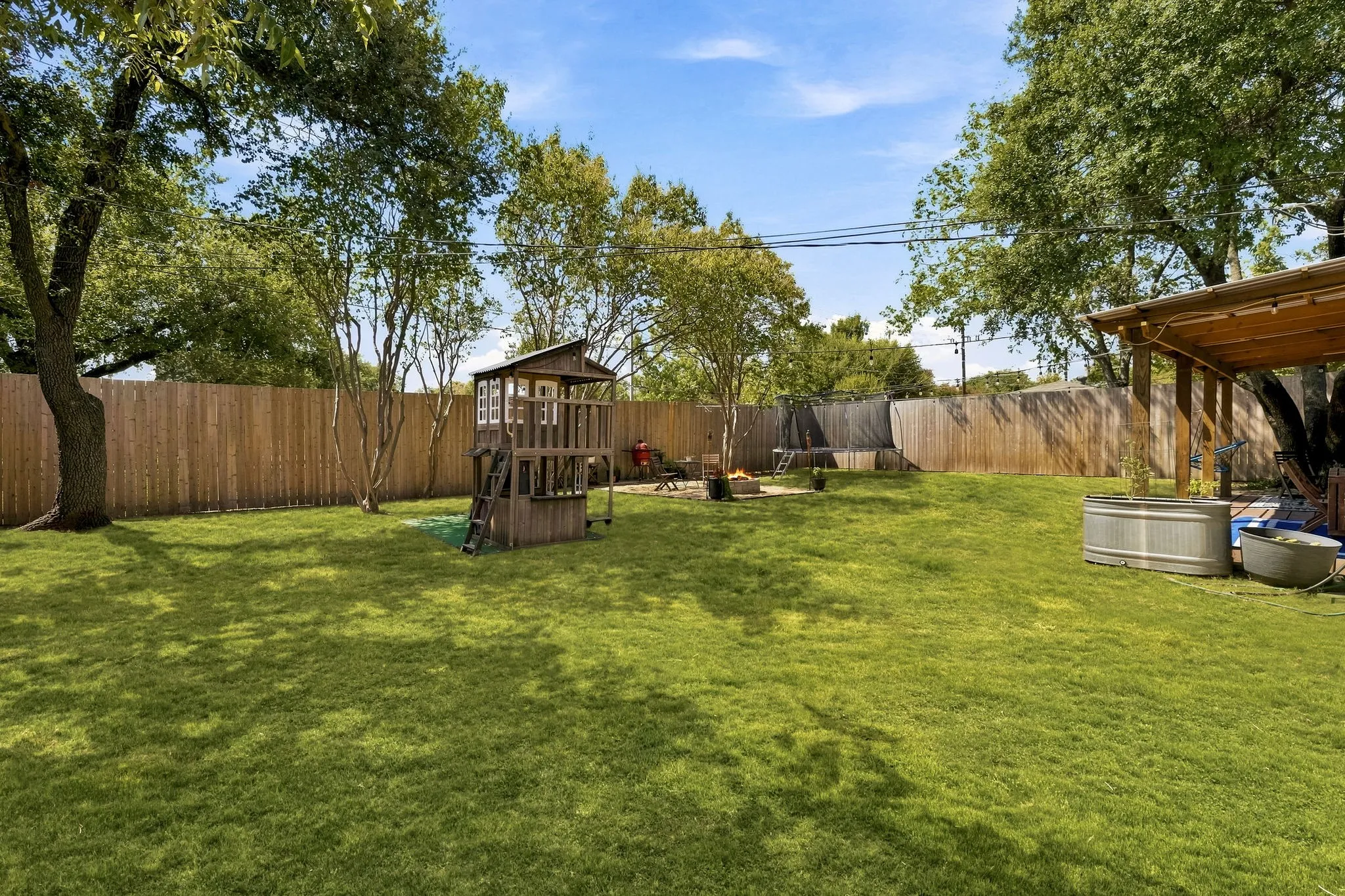 Single Family Residence For Sale in Dallas County , 535 Westwood Drive, Richardson, Texas 75080, 3 Bedroom, 2 Bathroom, 1 Garage spaces, 1,355 Sqft, built in 1955, mls#21382297, Real Estate Agent in Richardson, Homes For Sale in Dallas county, Homes For Sale in Richardson, Realtor in Richardson Texas, Real Estate Brokerage Independent Realty Texas, Luminita Cordes Realtor