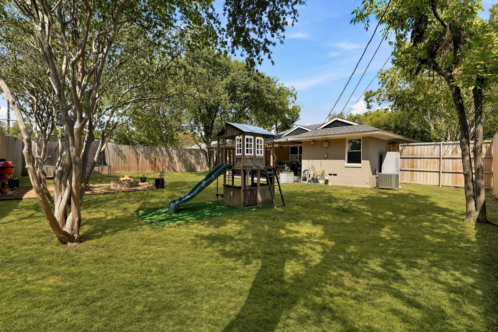 Single Family Residence For Sale in Dallas County , 535 Westwood Drive, Richardson, Texas 75080, 3 Bedroom, 2 Bathroom, 1 Garage spaces, 1,355 Sqft, built in 1955, mls#21382297, Real Estate Agent in Richardson, Homes For Sale in Dallas county, Homes For Sale in Richardson, Realtor in Richardson Texas, Real Estate Brokerage Independent Realty Texas, Luminita Cordes Realtor
