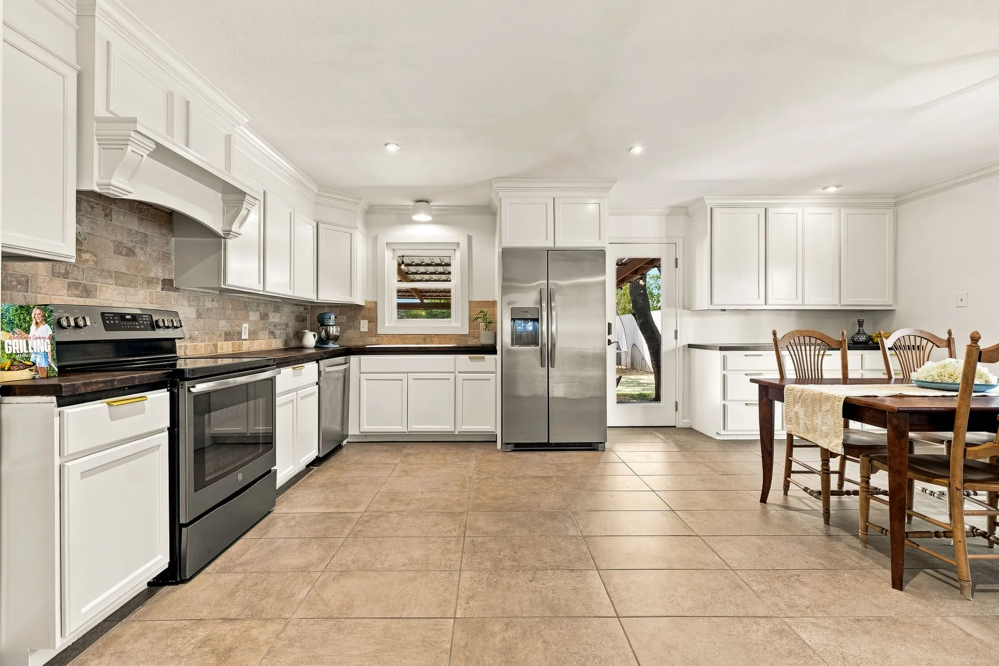 Single Family Residence For Sale in Dallas County , 535 Westwood Drive, Richardson, Texas 75080, 3 Bedroom, 2 Bathroom, 1 Garage spaces, 1,355 Sqft, built in 1955, mls#21382297, Real Estate Agent in Richardson, Homes For Sale in Dallas county, Homes For Sale in Richardson, Realtor in Richardson Texas, Real Estate Brokerage Independent Realty Texas, Luminita Cordes Realtor