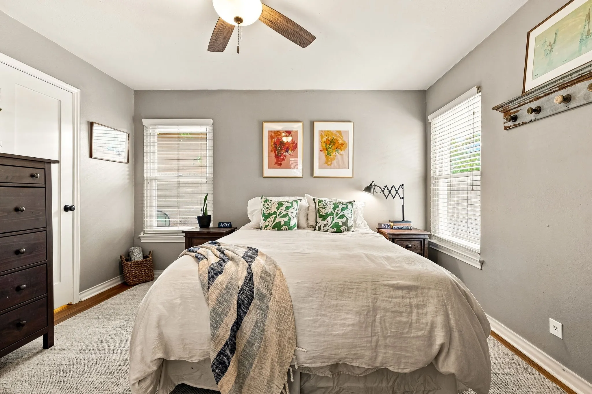 Single Family Residence For Sale in Dallas County , 535 Westwood Drive, Richardson, Texas 75080, 3 Bedroom, 2 Bathroom, 1 Garage spaces, 1,355 Sqft, built in 1955, mls#21382297, Real Estate Agent in Richardson, Homes For Sale in Dallas county, Homes For Sale in Richardson, Realtor in Richardson Texas, Real Estate Brokerage Independent Realty Texas, Luminita Cordes Realtor