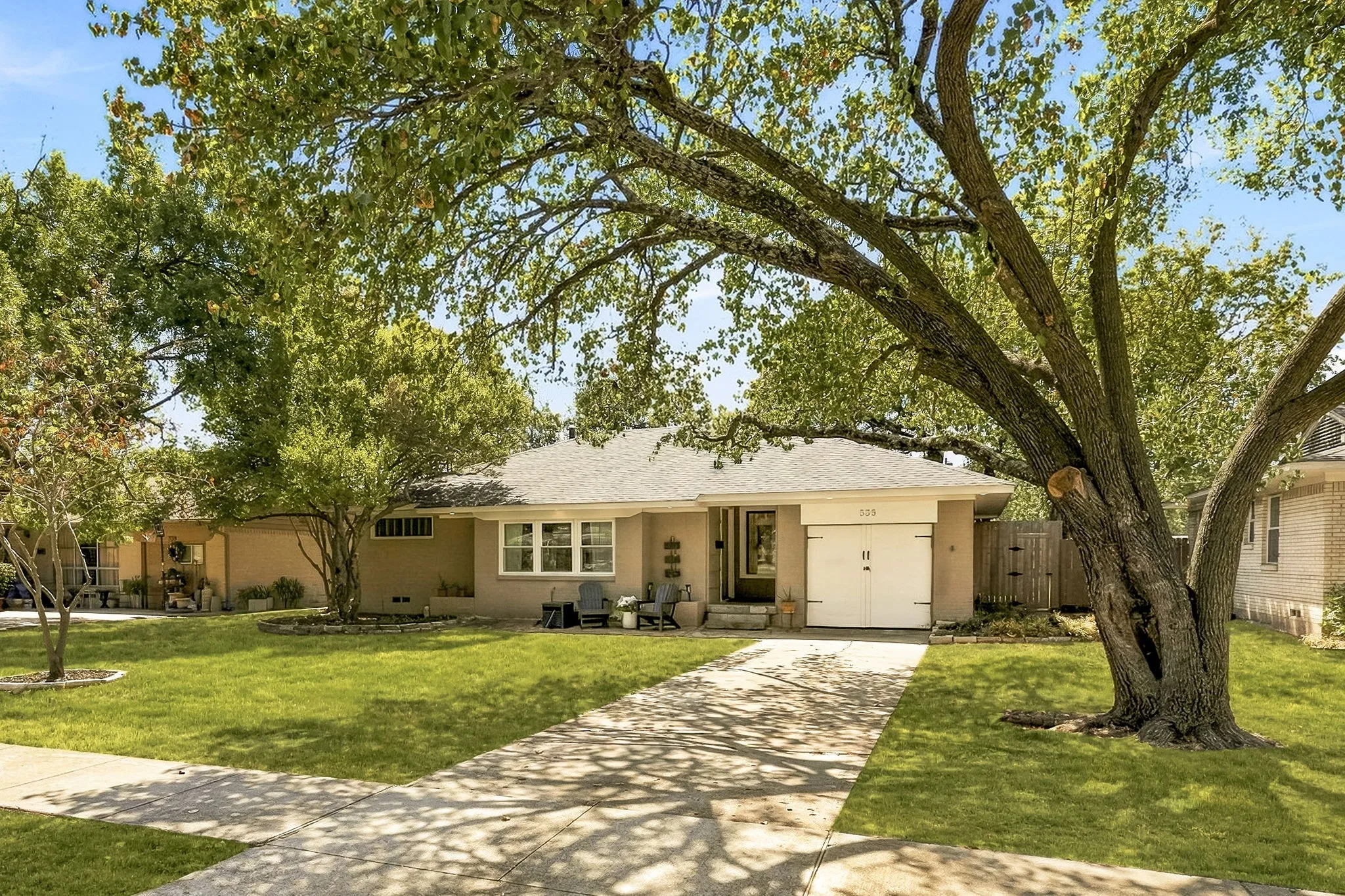 Single Family Residence For Sale in Dallas County , 535 Westwood Drive, Richardson, Texas 75080, 3 Bedroom, 2 Bathroom, 1 Garage spaces, 1,355 Sqft, built in 1955, mls#21382297, Real Estate Agent in Richardson, Homes For Sale in Dallas county, Homes For Sale in Richardson, Realtor in Richardson Texas, Real Estate Brokerage Independent Realty Texas, Luminita Cordes Realtor