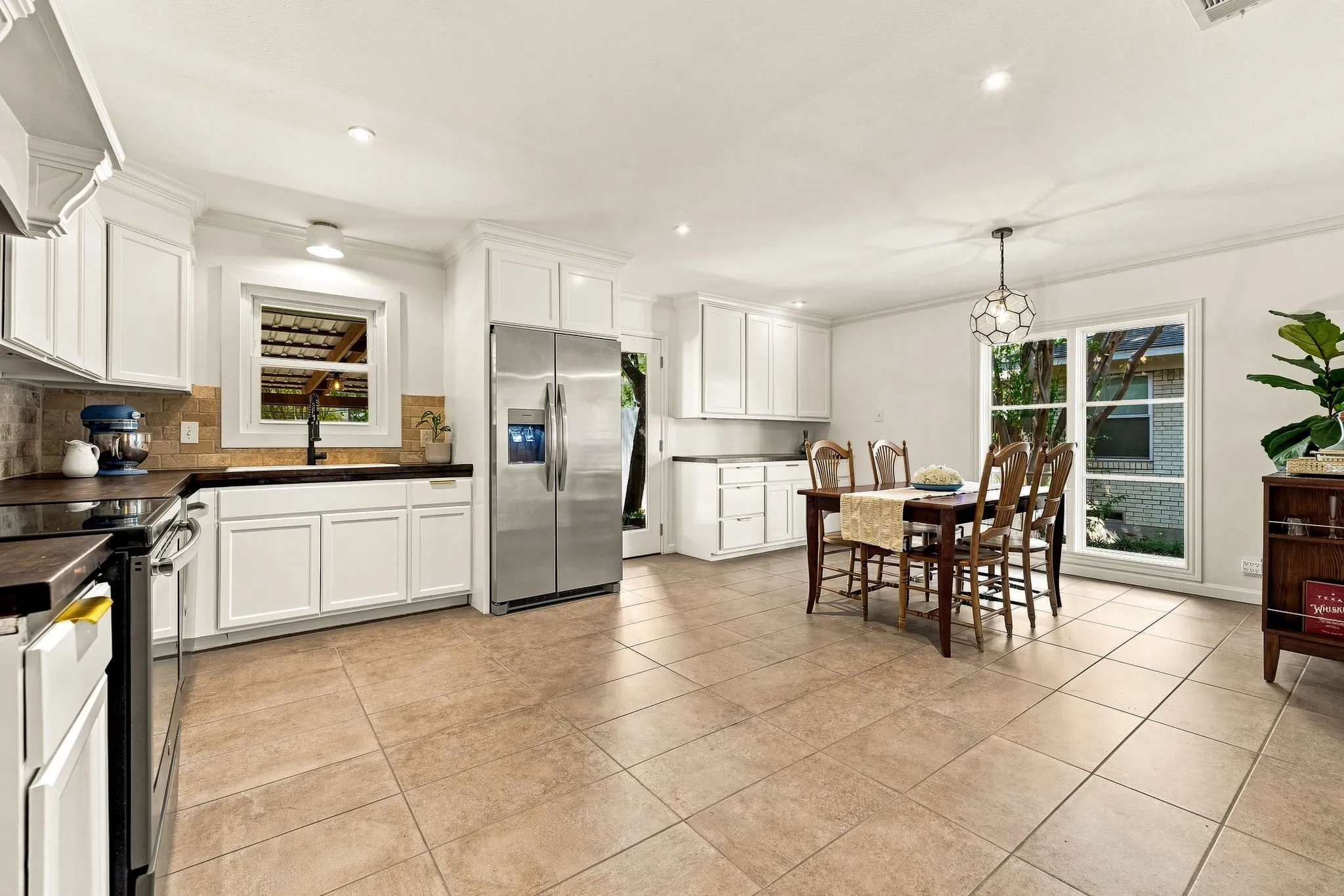 Single Family Residence For Sale in Dallas County , 535 Westwood Drive, Richardson, Texas 75080, 3 Bedroom, 2 Bathroom, 1 Garage spaces, 1,355 Sqft, built in 1955, mls#21382297, Real Estate Agent in Richardson, Homes For Sale in Dallas county, Homes For Sale in Richardson, Realtor in Richardson Texas, Real Estate Brokerage Independent Realty Texas, Luminita Cordes Realtor