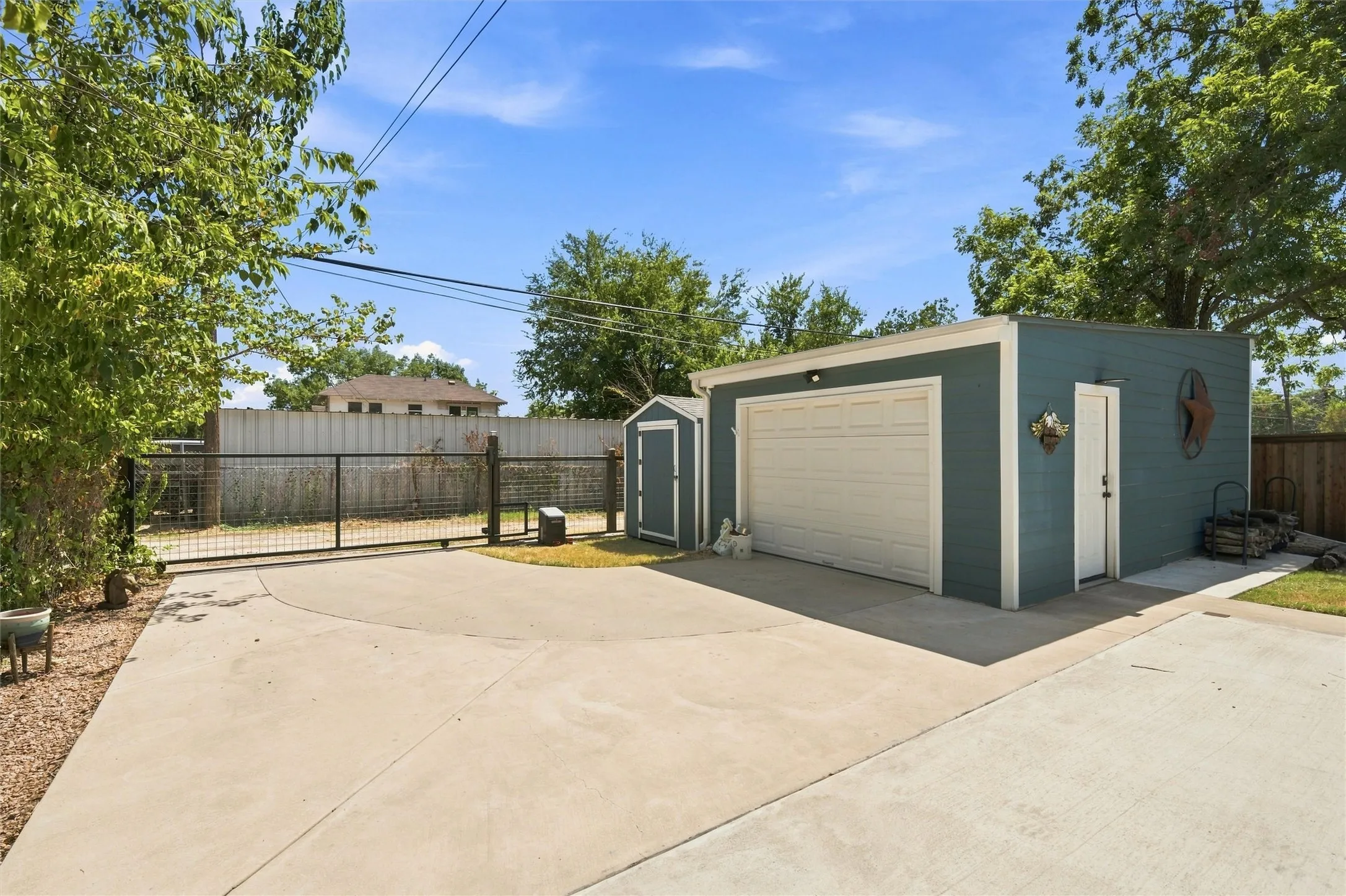 Single Family Residence For Sale in Mc Lennan County , 2716 Sanger Avenue, Waco, Texas 76707, 4 Bedroom, 3 Bathroom, 1 Garage spaces, 2,388 Sqft, built in 1920, mls#21383525, Real Estate Agent in Waco, Homes For Sale in Mc Lennan county, Homes For Sale in Waco, Realtor in Waco Texas, Real Estate Brokerage Independent Realty Texas, Luminita Cordes Realtor