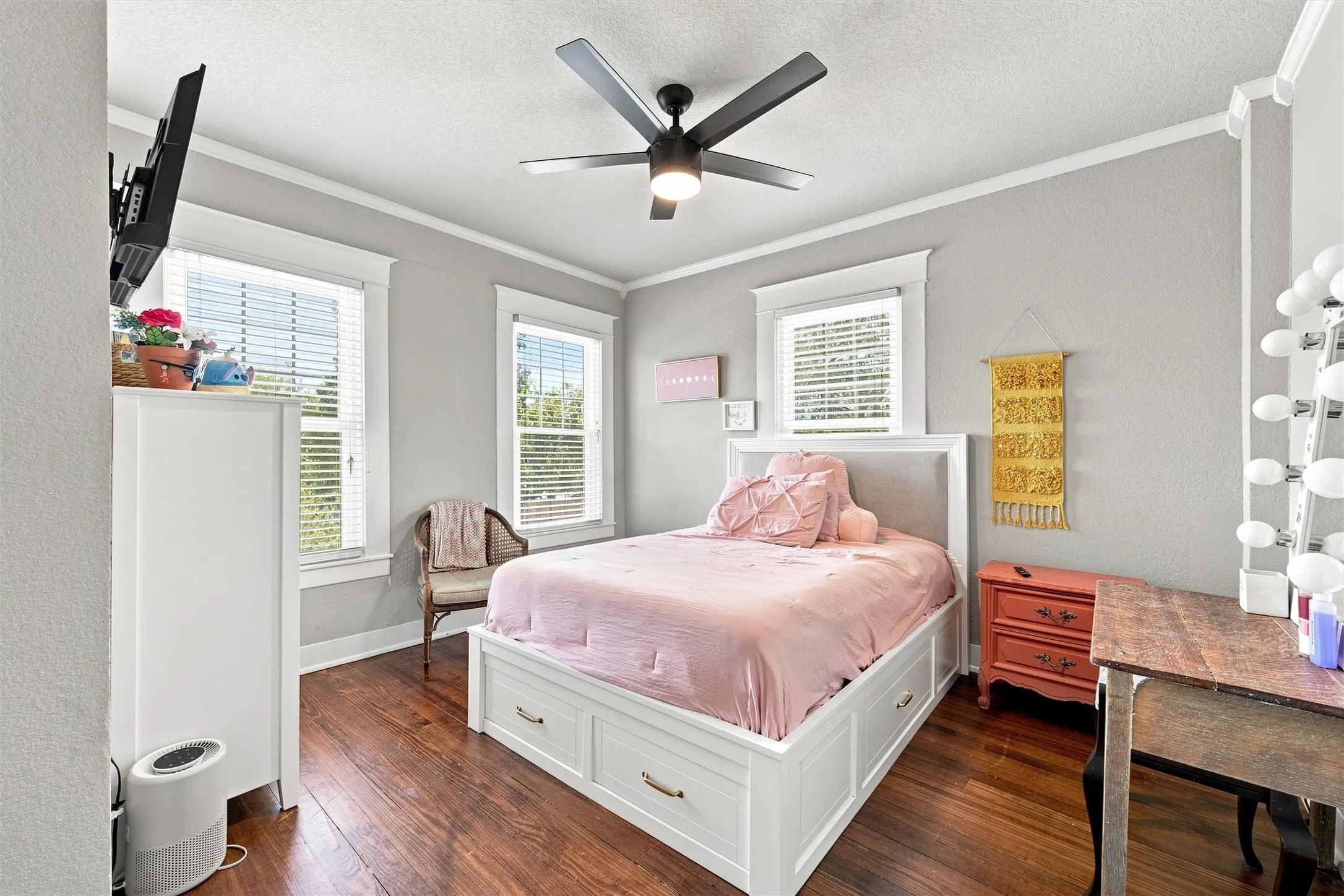 Single Family Residence For Sale in Mc Lennan County , 2716 Sanger Avenue, Waco, Texas 76707, 4 Bedroom, 3 Bathroom, 1 Garage spaces, 2,388 Sqft, built in 1920, mls#21383525, Real Estate Agent in Waco, Homes For Sale in Mc Lennan county, Homes For Sale in Waco, Realtor in Waco Texas, Real Estate Brokerage Independent Realty Texas, Luminita Cordes Realtor